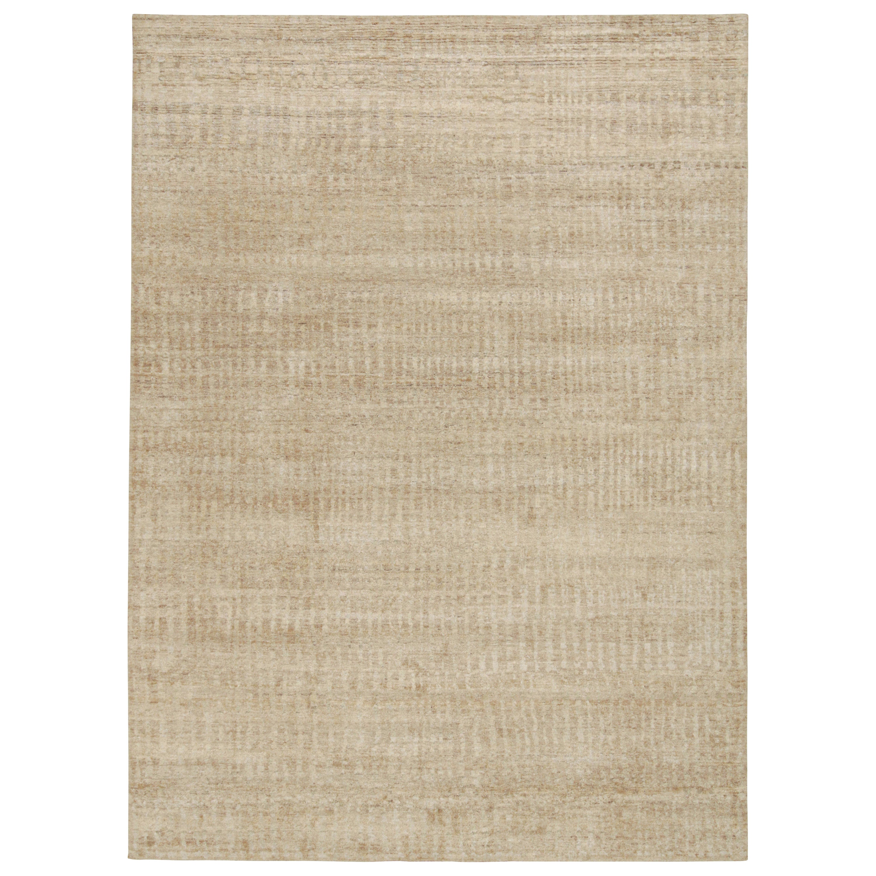 Rug & Kilim è un tappeto contemporaneo con striature beige-marrone tono su tono.