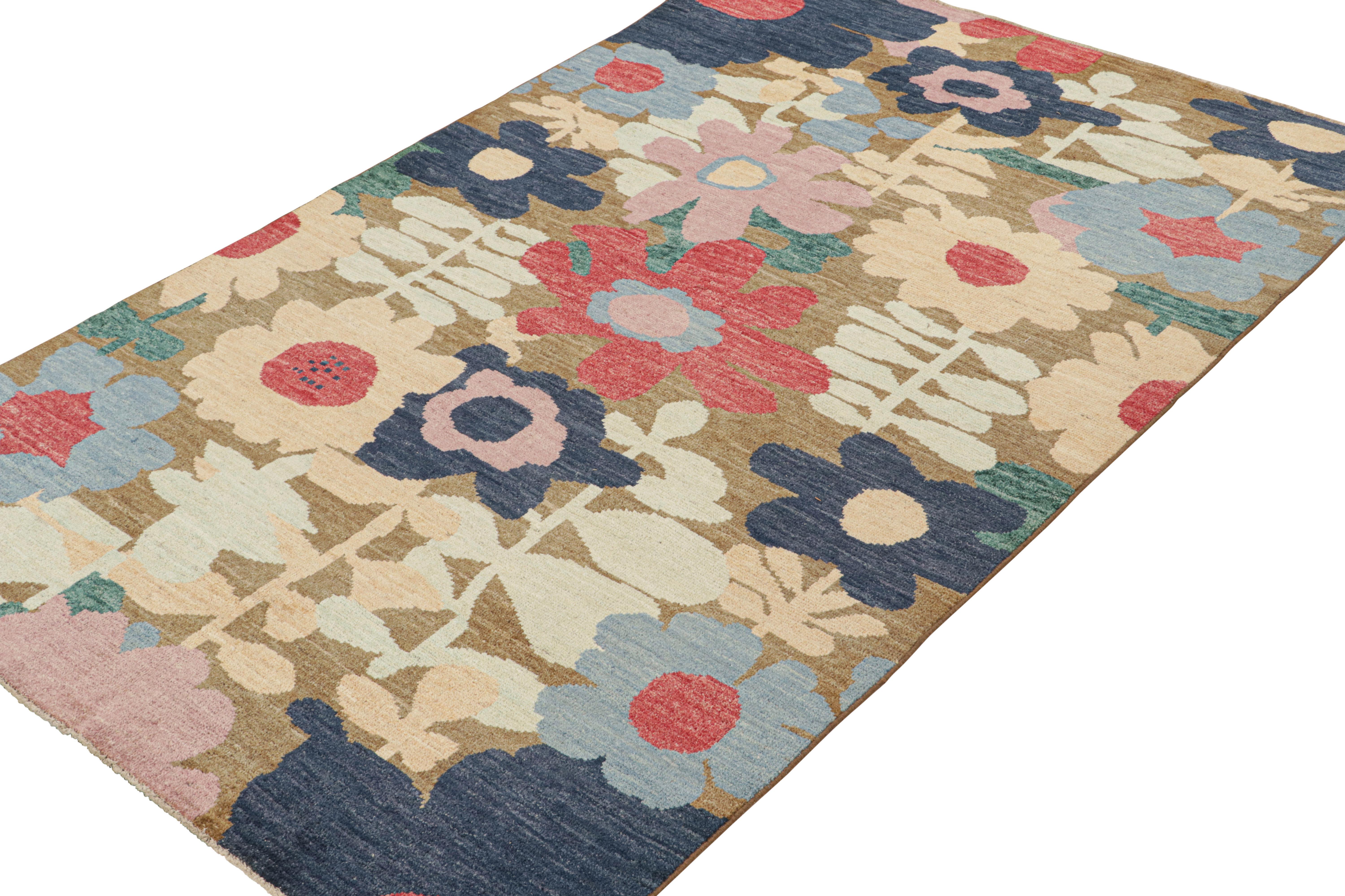 Moderne Rug & Kilim’s Contemporary Rug in Beige-Brown with Polychromatic Floral Pattern en vente