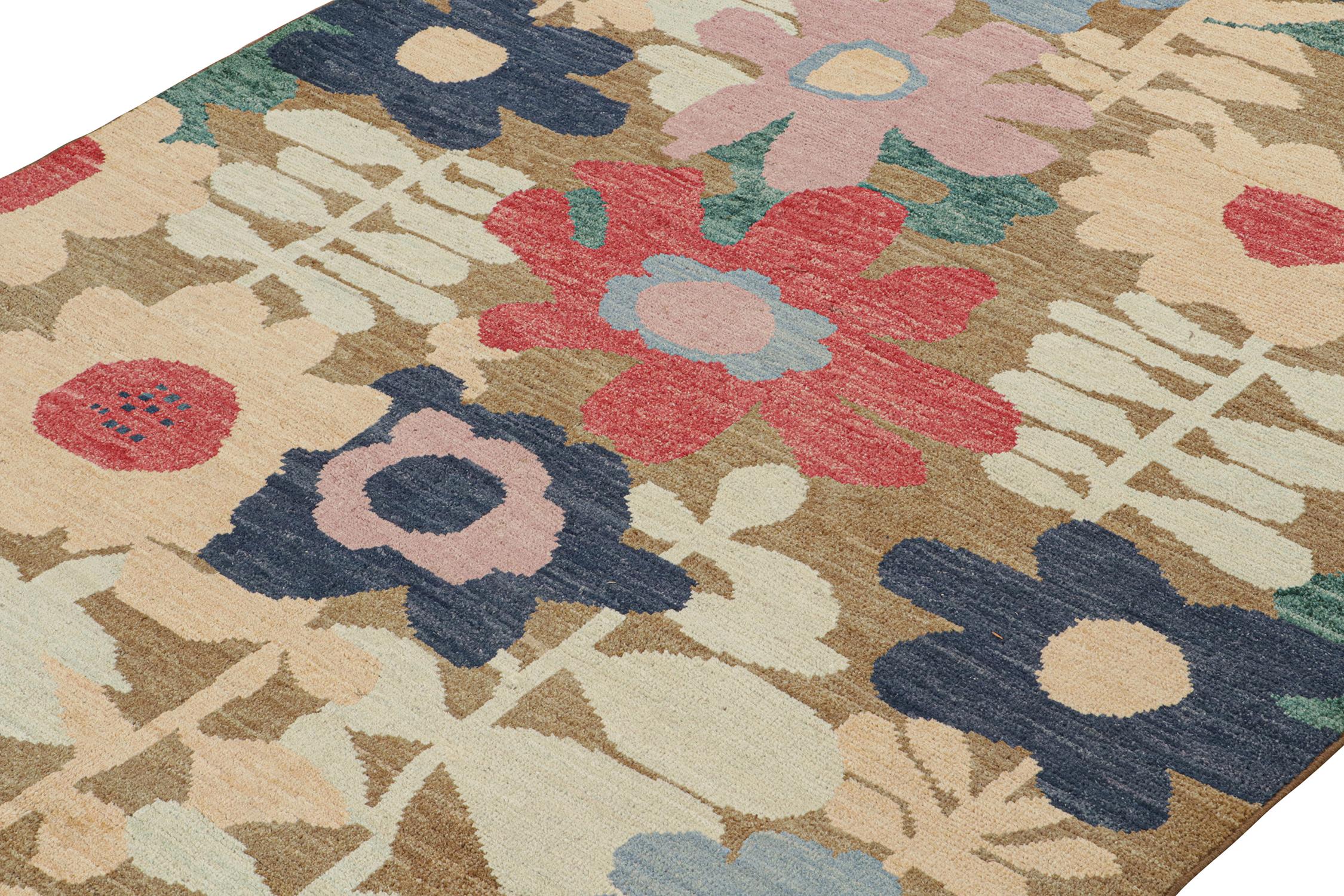 Pakistanais Rug & Kilim’s Contemporary Rug in Beige-Brown with Polychromatic Floral Pattern en vente