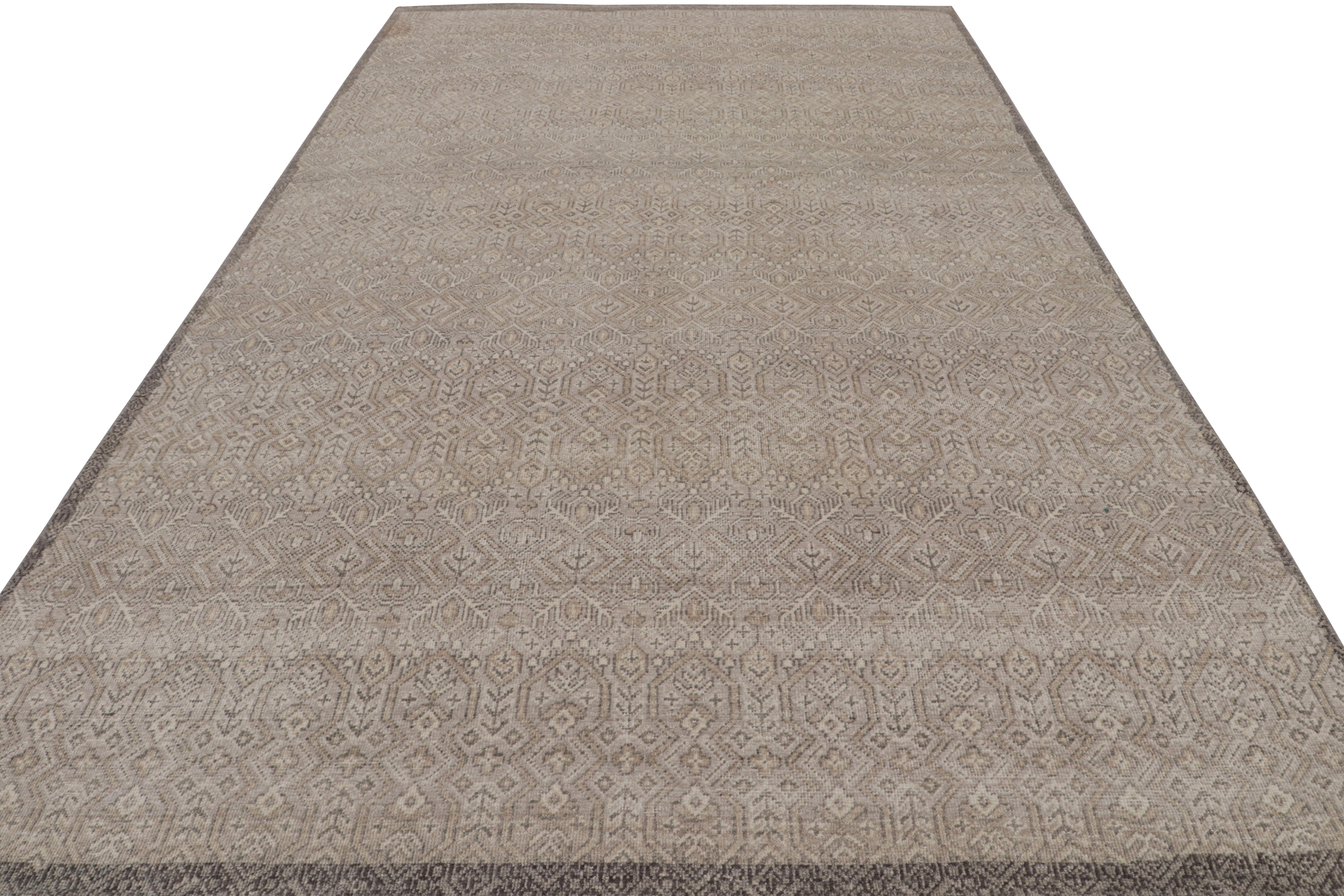 Alfombra contemporánea de Rug & Kilim con motivos geométricos en beige, gris y azul Moderno en venta