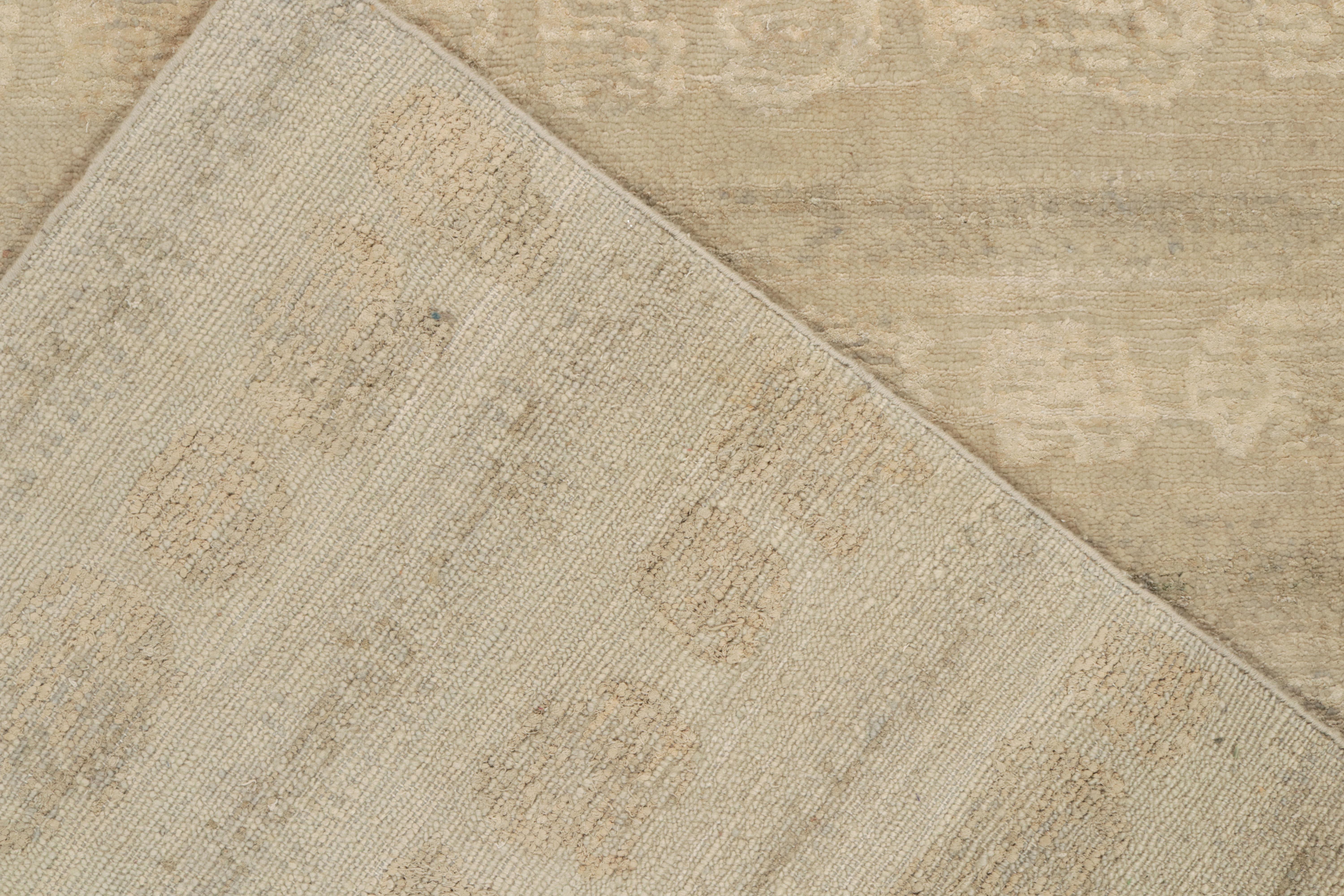 XXI secolo e contemporaneo Rug & Kilim è un tappeto contemporaneo a strisce beige e grigie. in vendita