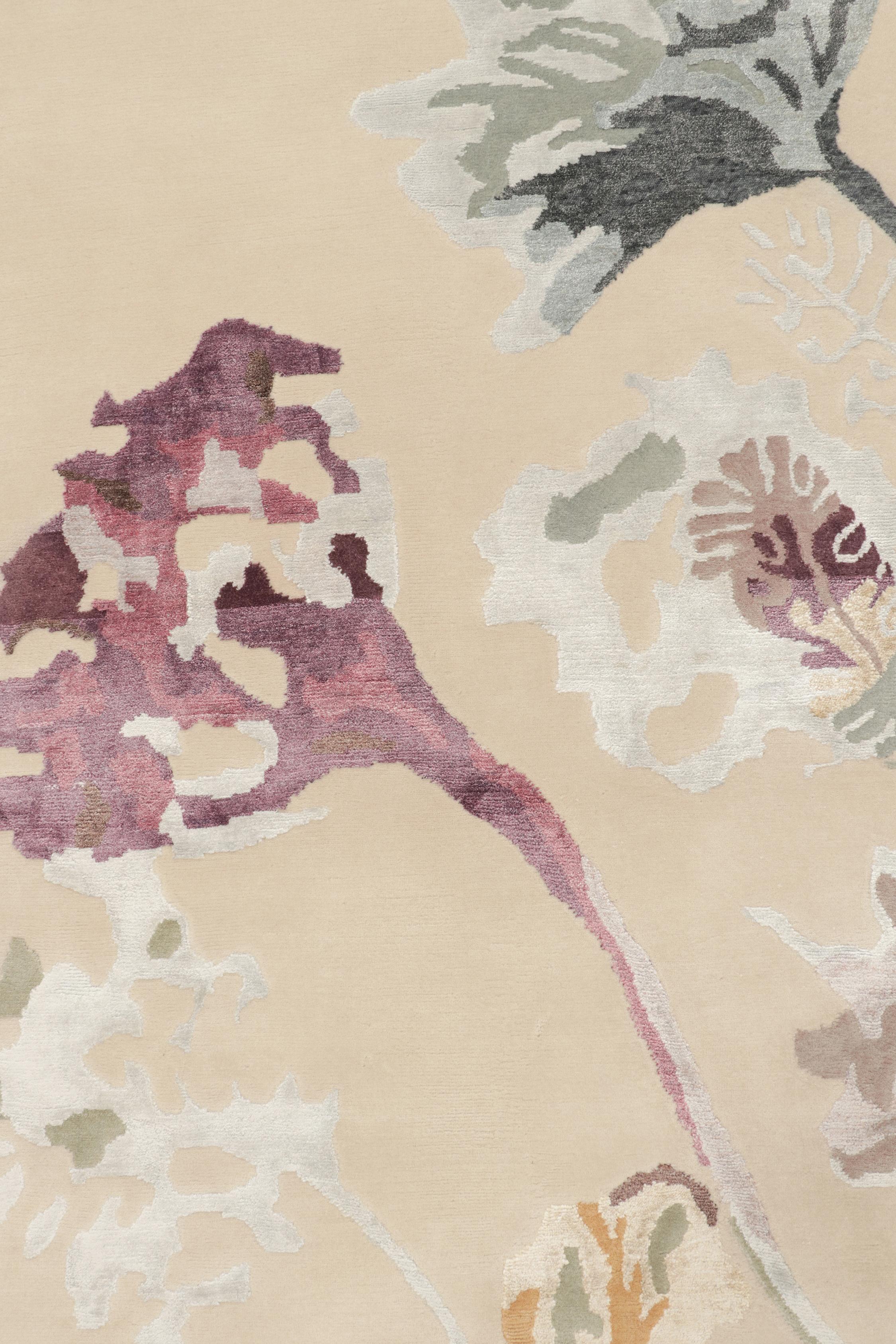 Rug & Kilim's Contemporary Rug in Beige with Grey and Purple Floral Pattern (Tapis contemporain en beige avec motif floral gris et violet) Neuf - En vente à Long Island City, NY