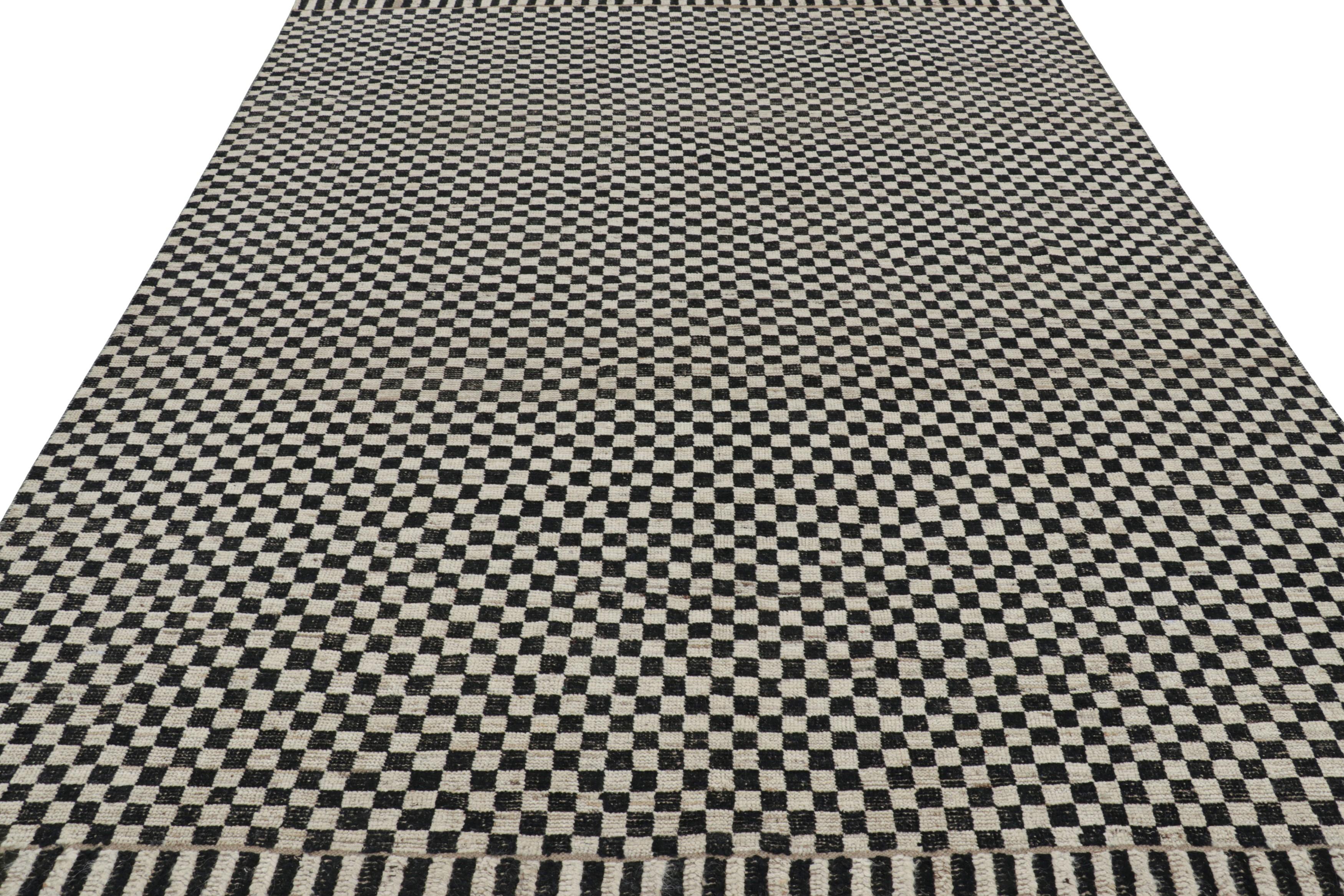 Rug & Kilim's Contemporary Teppich in schwarz-weißem, geometrischem Schachbrettmuster (Afghanisch) im Angebot