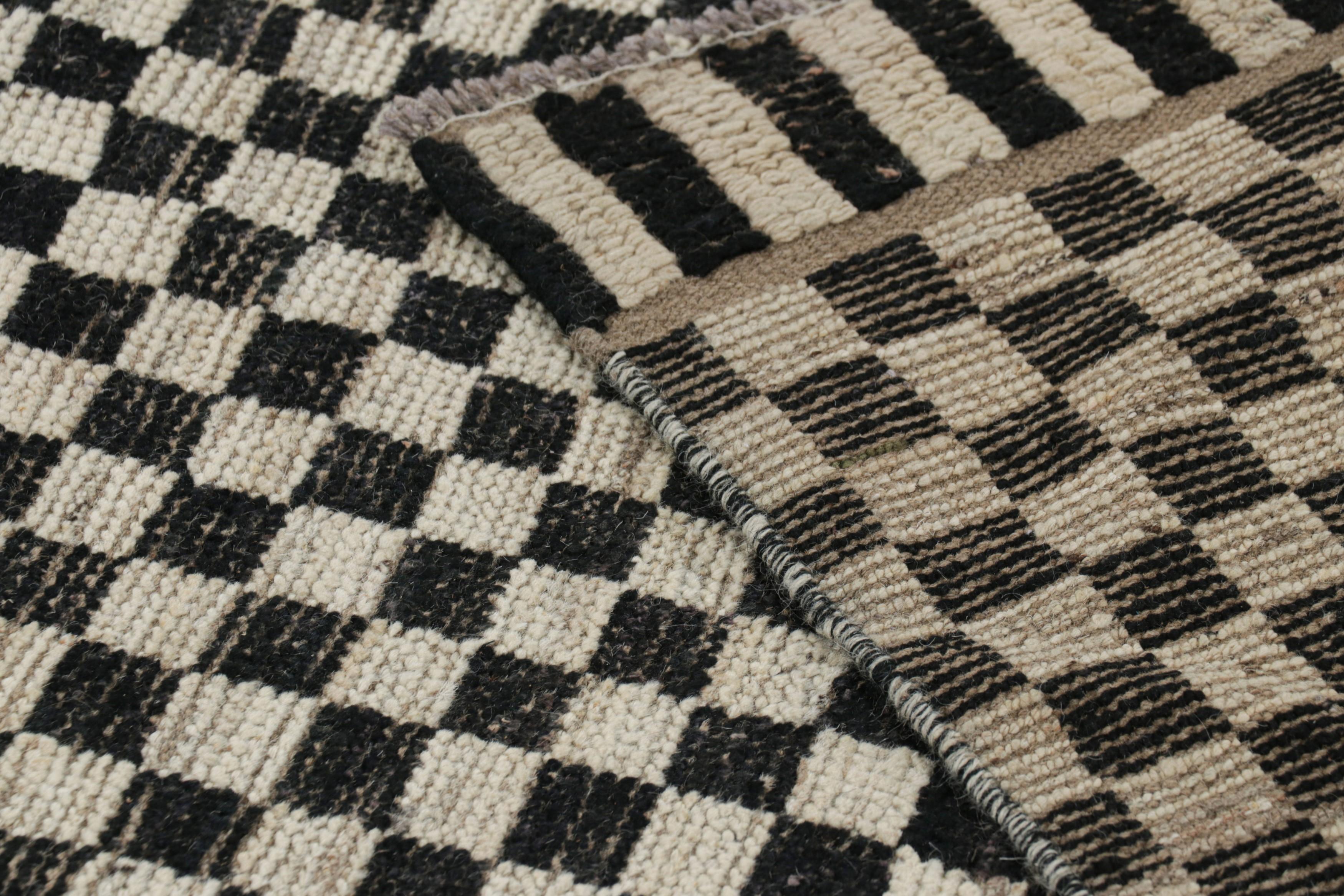Rug & Kilim's Contemporary Teppich in schwarz-weißem, geometrischem Schachbrettmuster (Wolle) im Angebot