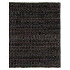 Alfombra contemporánea de Rug & Kilim con motivos geométricos en negro, azul y morado