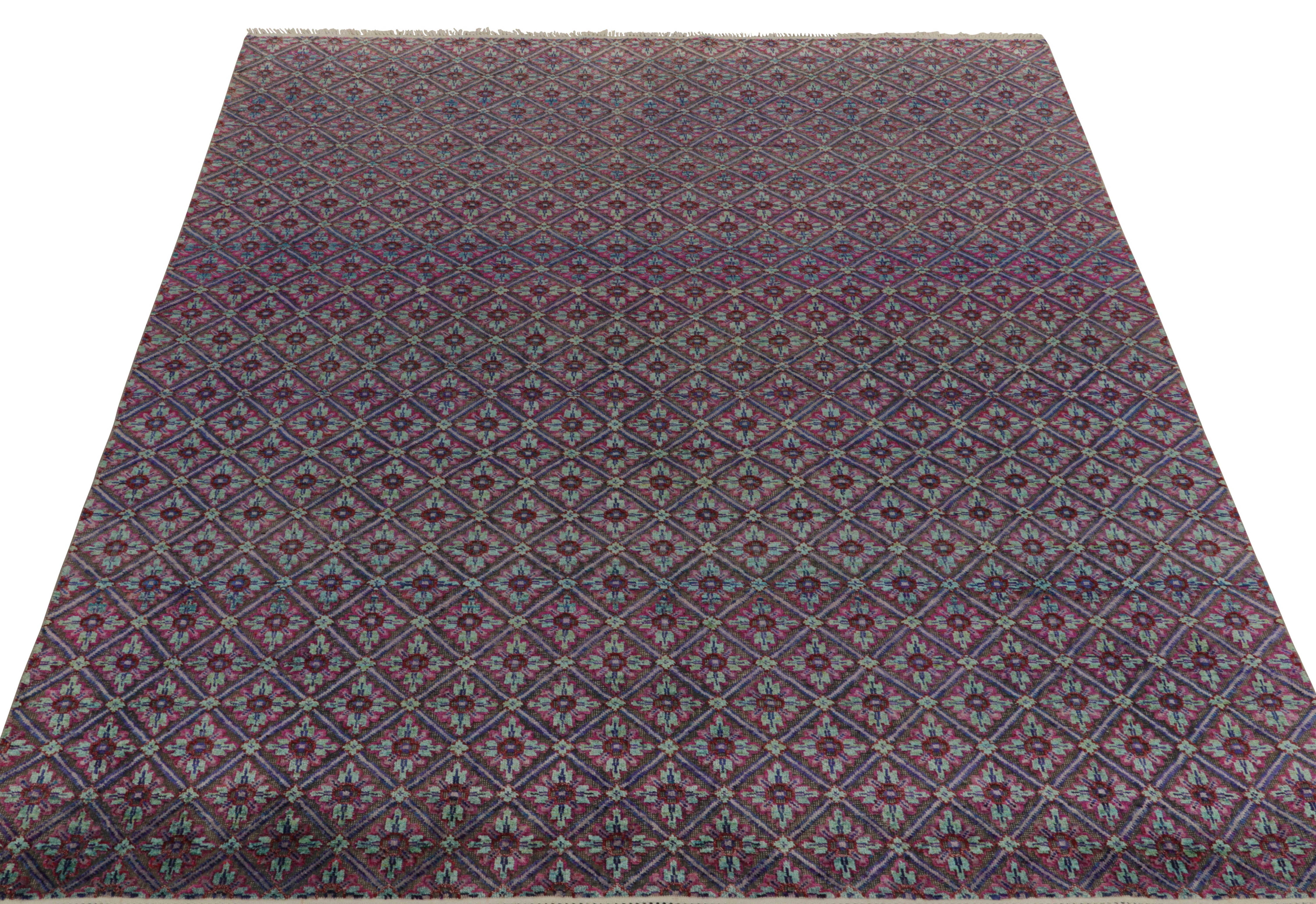 Rug & Kilim's Contemporary Teppich in Blau, Rosa und Rot mit Gittermuster (Tabriz) im Angebot