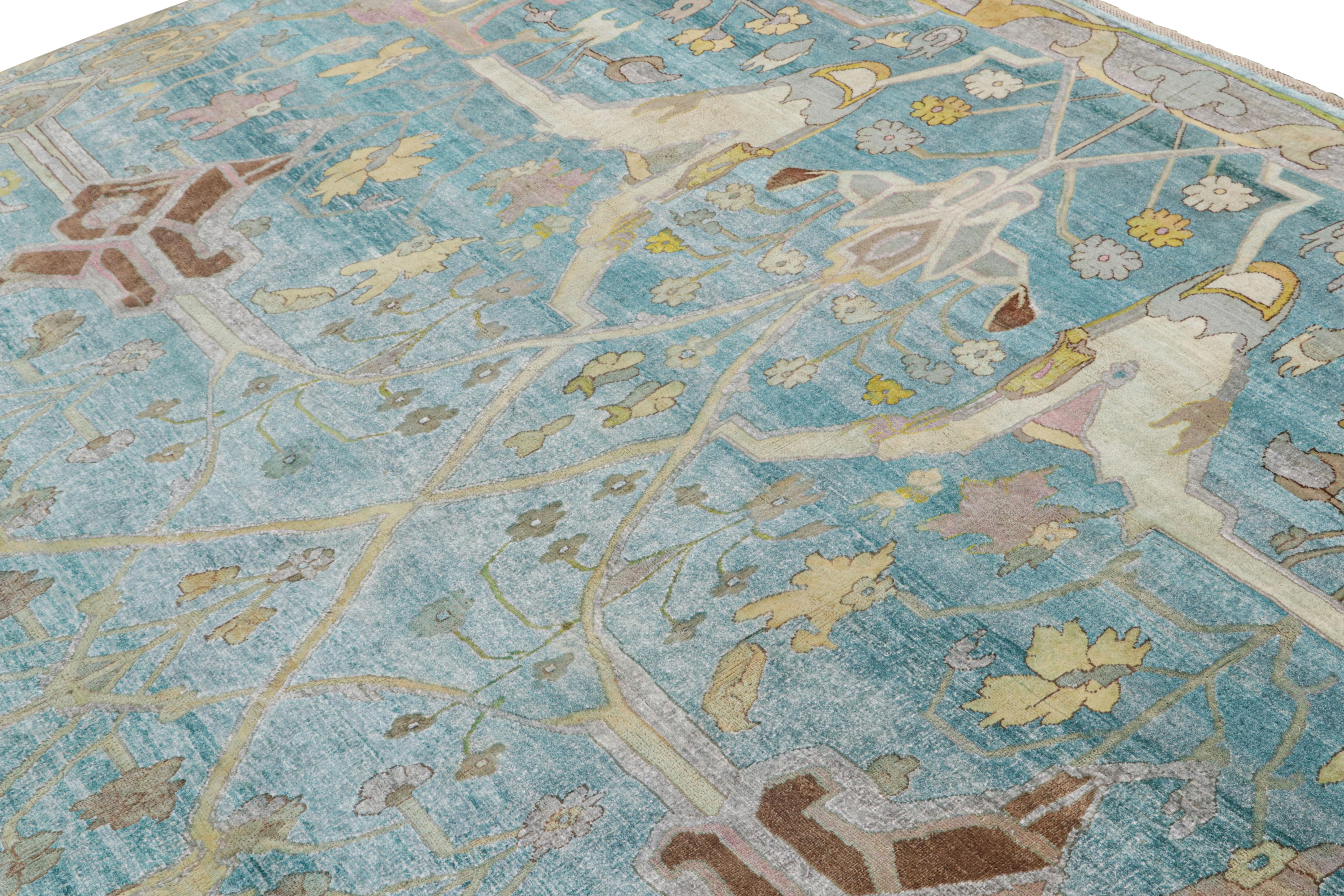 Rug & Kilim's Contemporary Teppich in Blau, mit braunen und goldenen Blumenmustern (Indisch) im Angebot