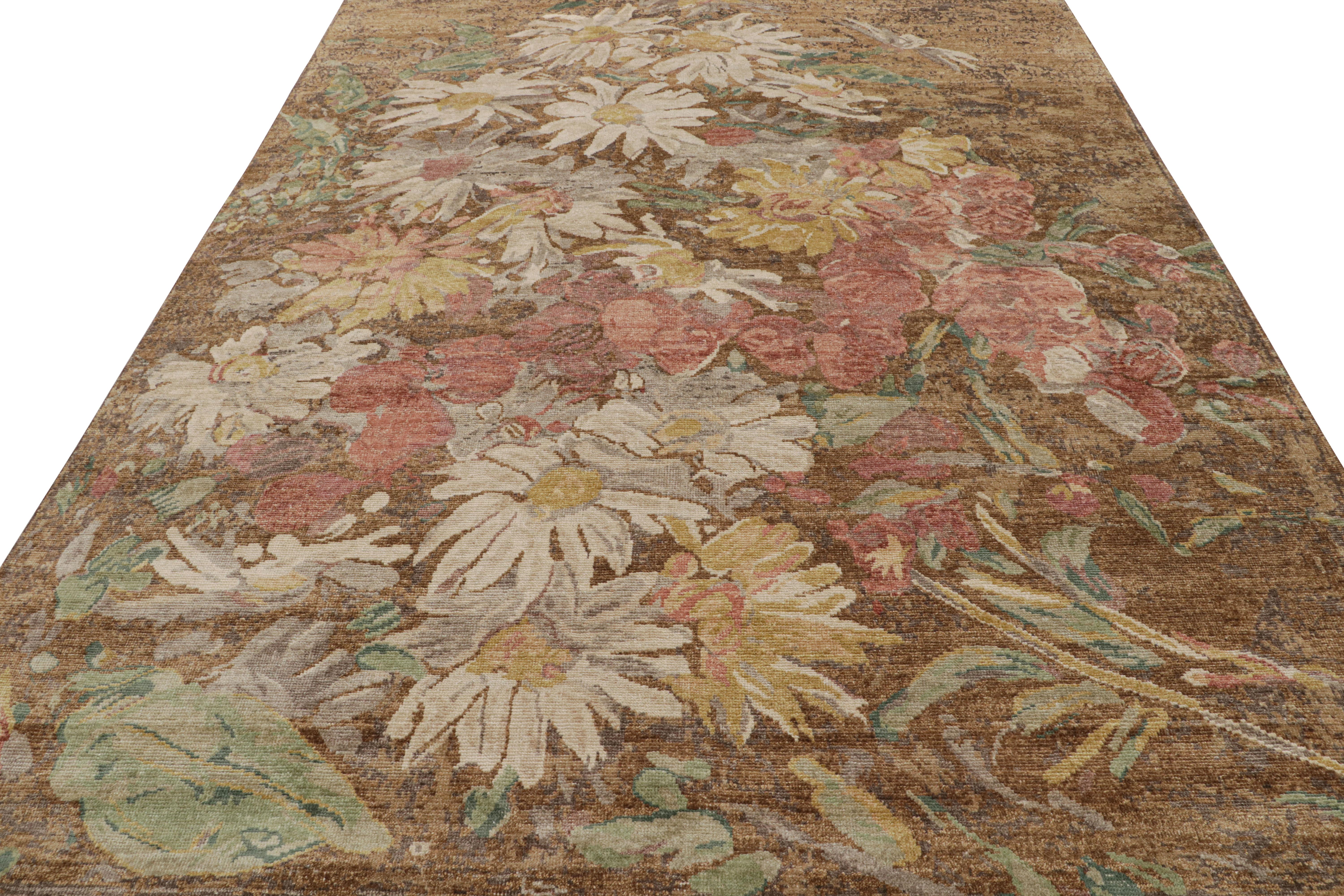 Rug & Kilim's Zeitgenössischer Teppich in Braun mit Blumenmustern (Moderne) im Angebot