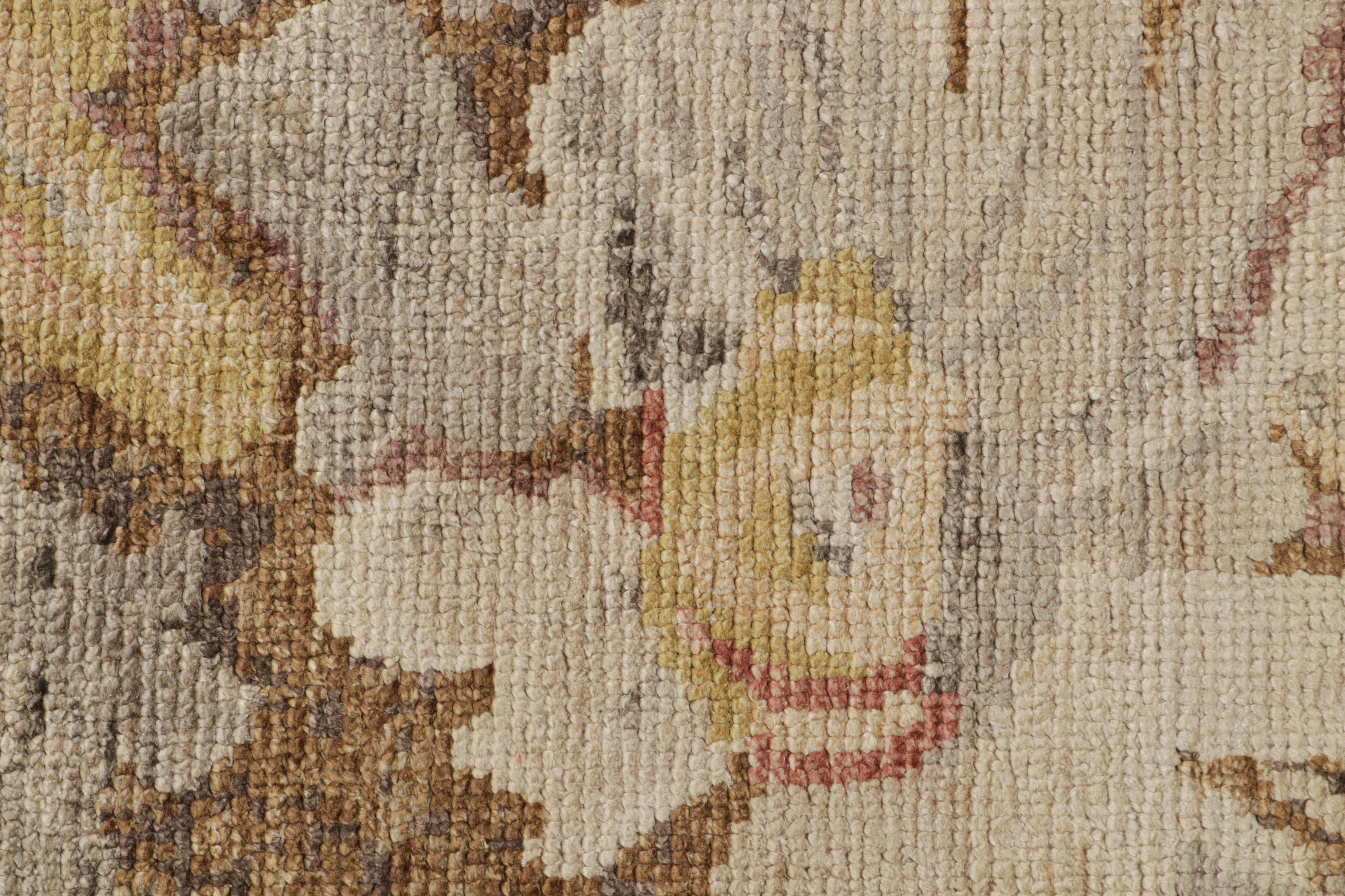 Rug & Kilim's Zeitgenössischer Teppich in Braun mit Blumenmustern im Zustand „Neu“ im Angebot in Long Island City, NY