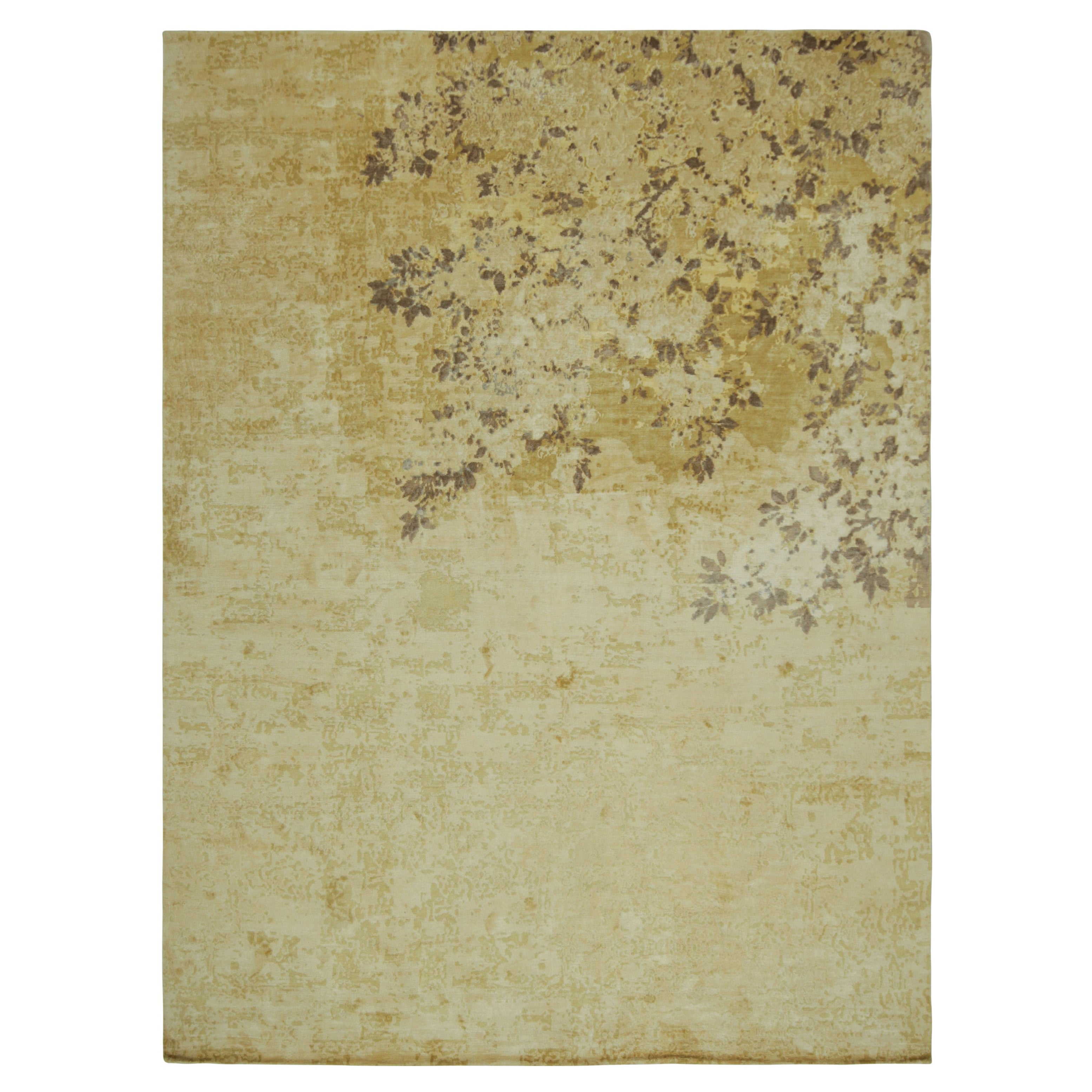 Rug & Kilim's Contemporary Rug in Gold with Floral Patterns Gold Brush (tapis contemporain en or avec motifs floraux)
