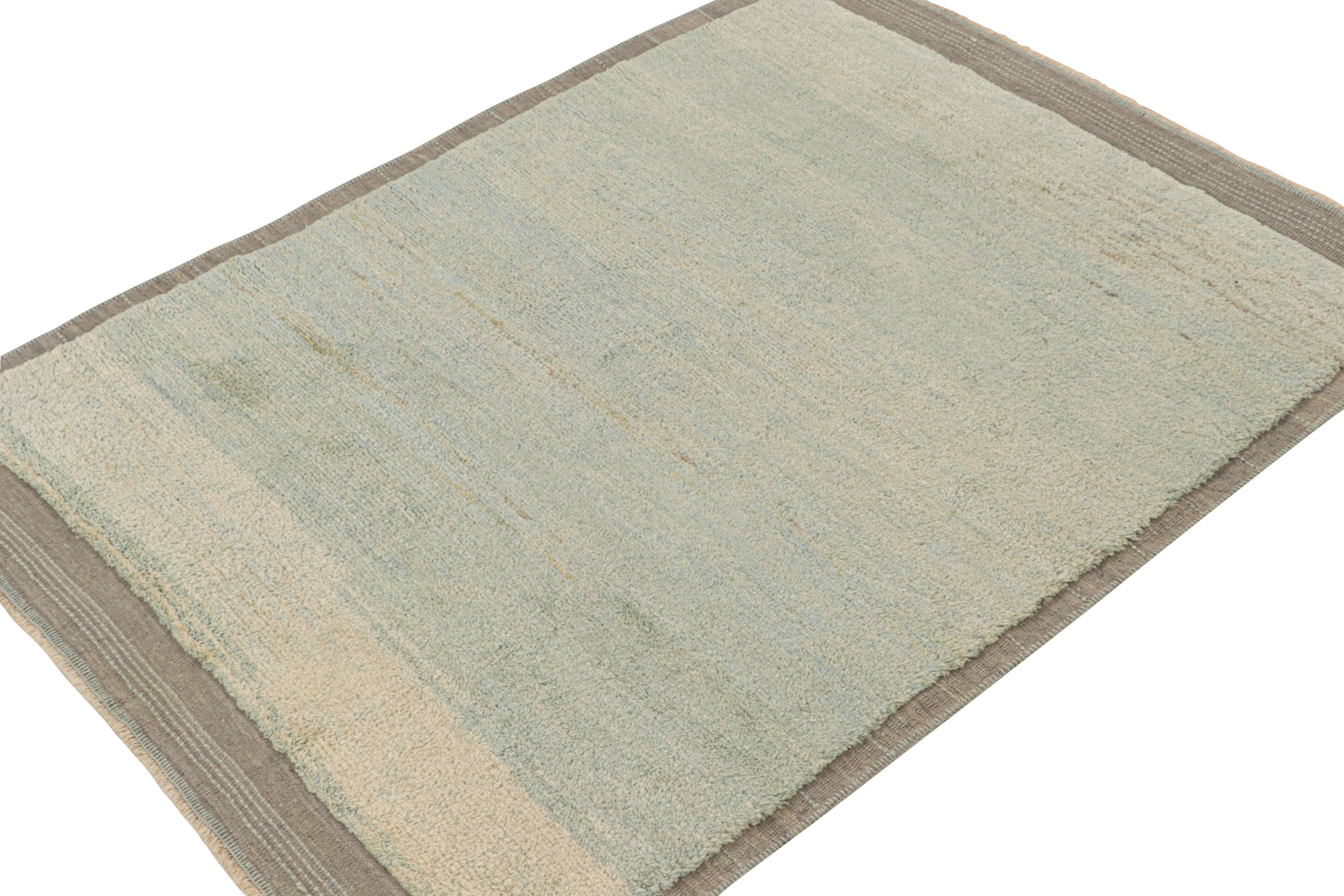 Moderne Tapis contemporain de Rug & Kilim en gris et bleu en vente