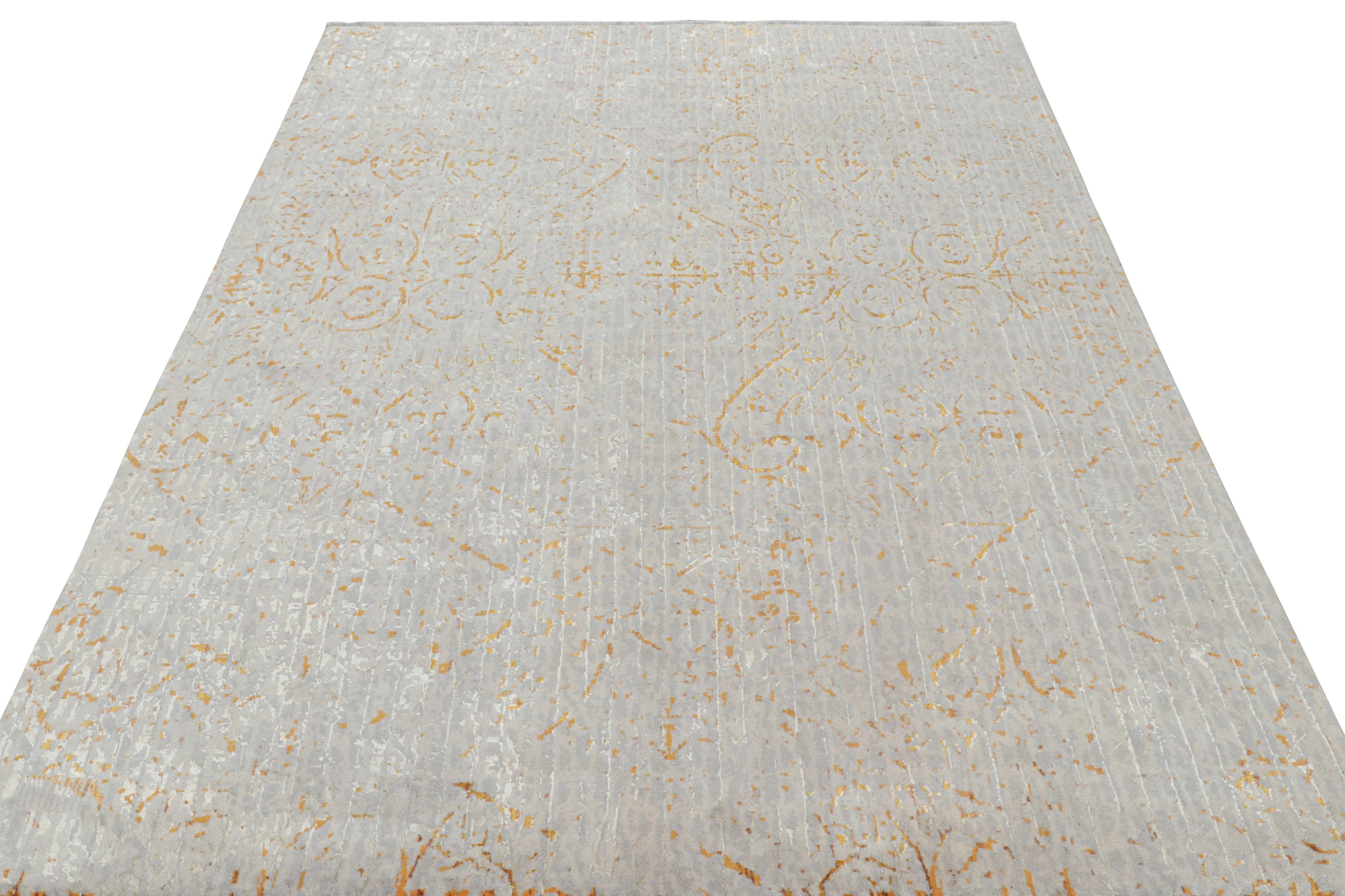 Indien Rug & Kilim's Contemporary Rug In Gray And Orange Abstract Patterns Naroon (tapis contemporain à motifs abstraits gris et orange) en vente