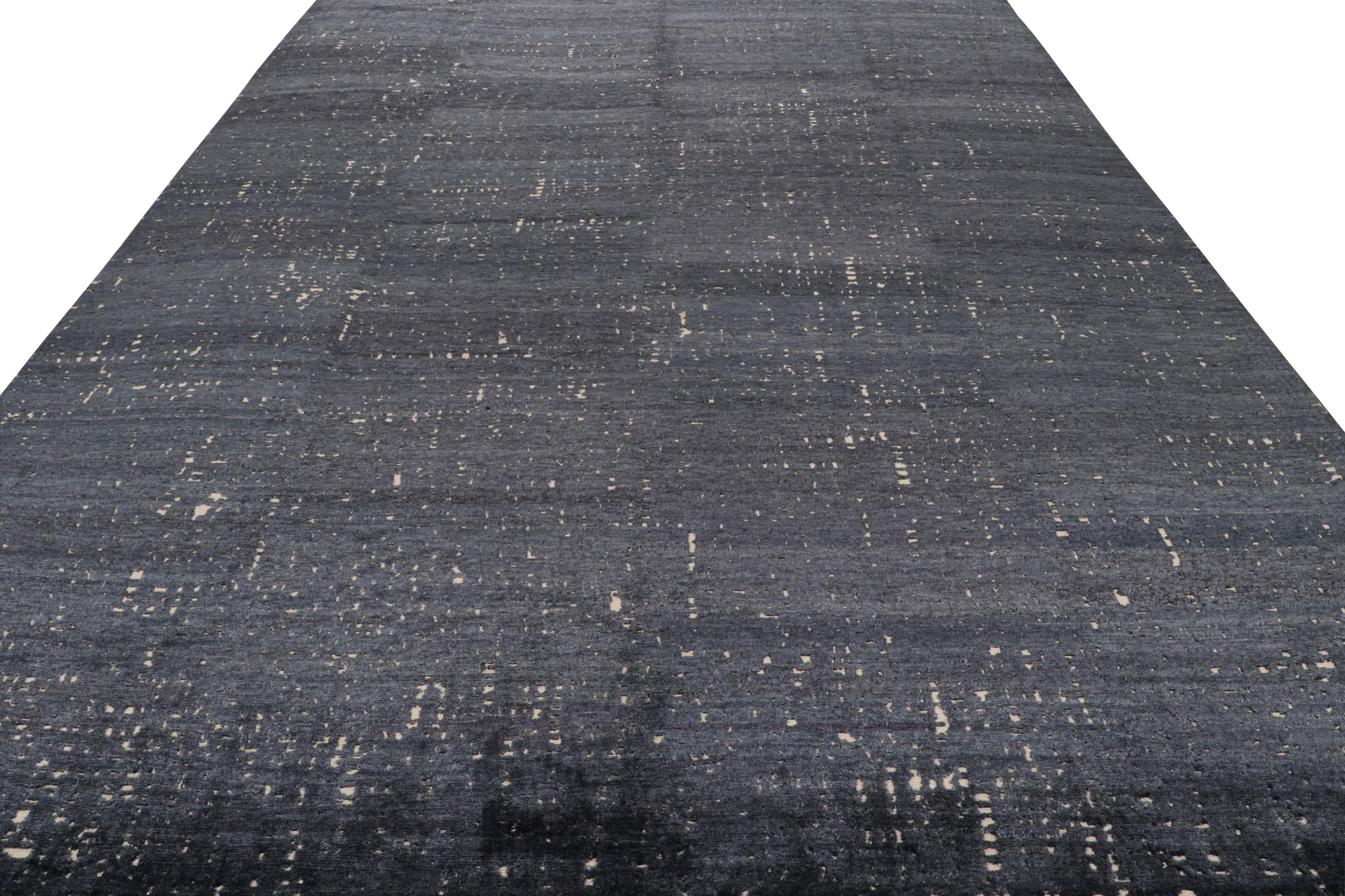 Alfombra contemporánea de Rug & Kilim en tonos grisáceos 