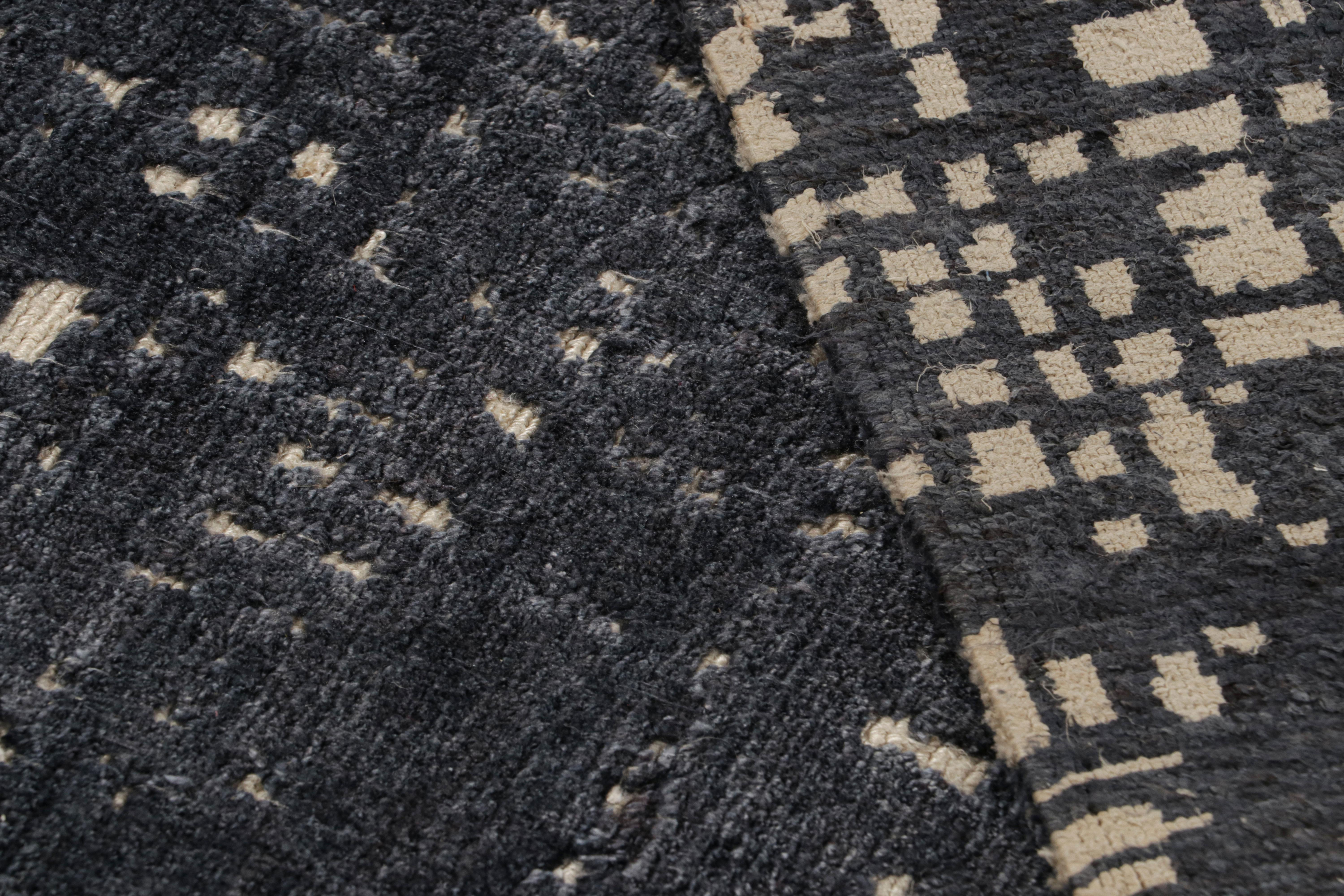 Alfombra contemporánea de Rug & Kilim en tonos grisáceos 