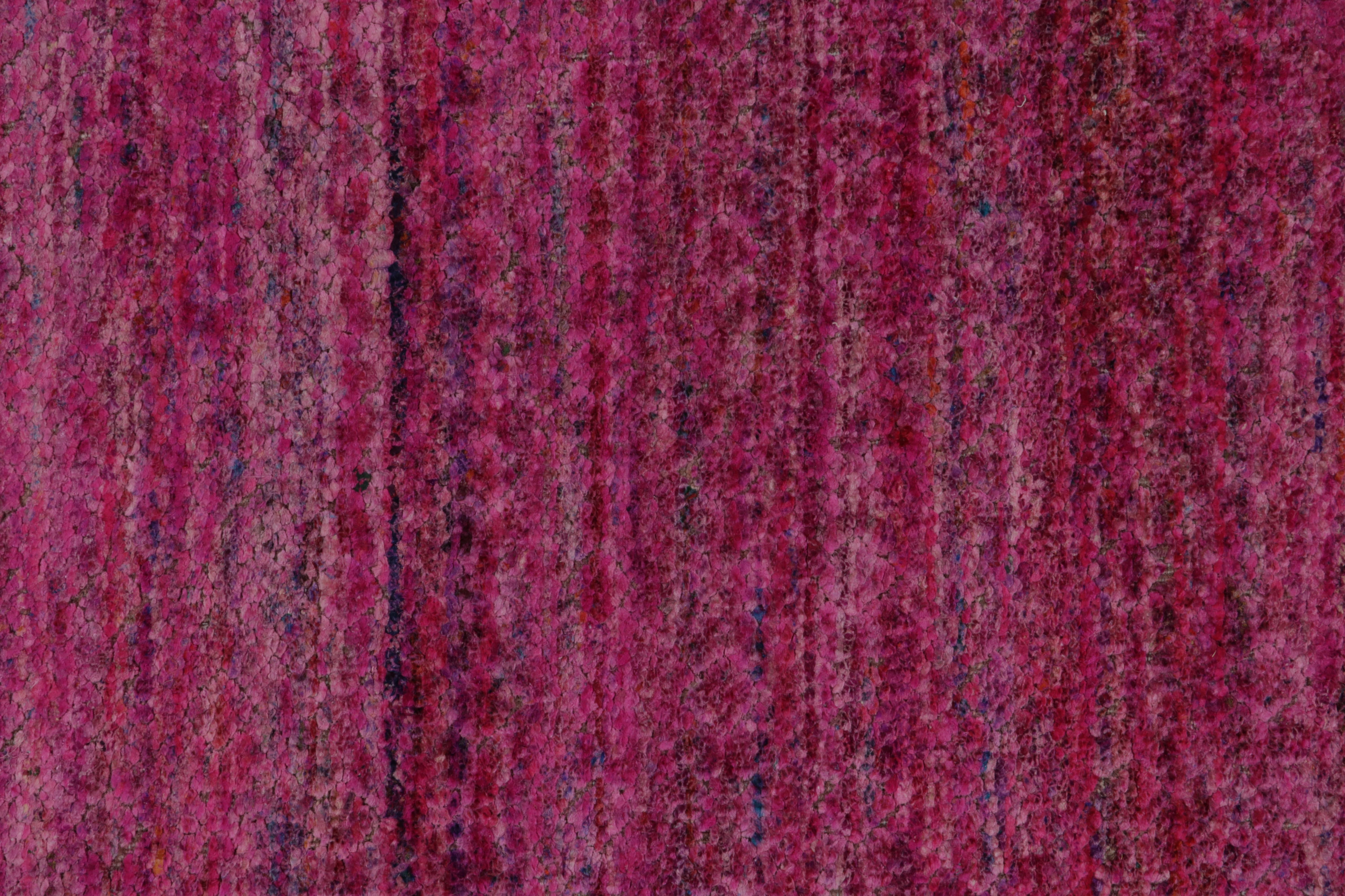 Rug & Kilim’s Contemporary Rug in Pink and Red Striae In New Condition For Sale In Long Island City, NY