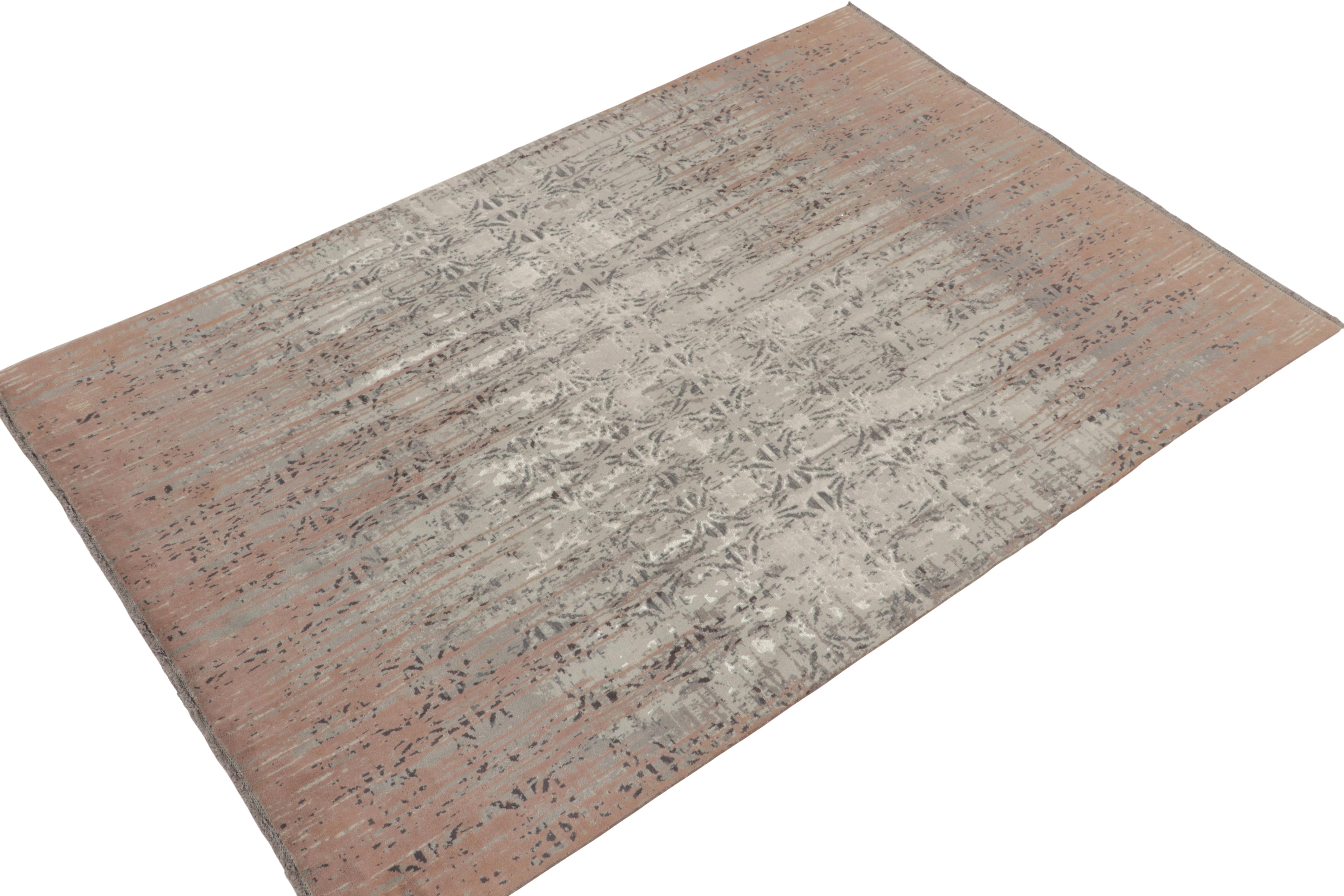 Zeitgenössischer Teppich von Rug & Kilim in Rosa und Grau mit abstraktem Muster (Moderne) im Angebot