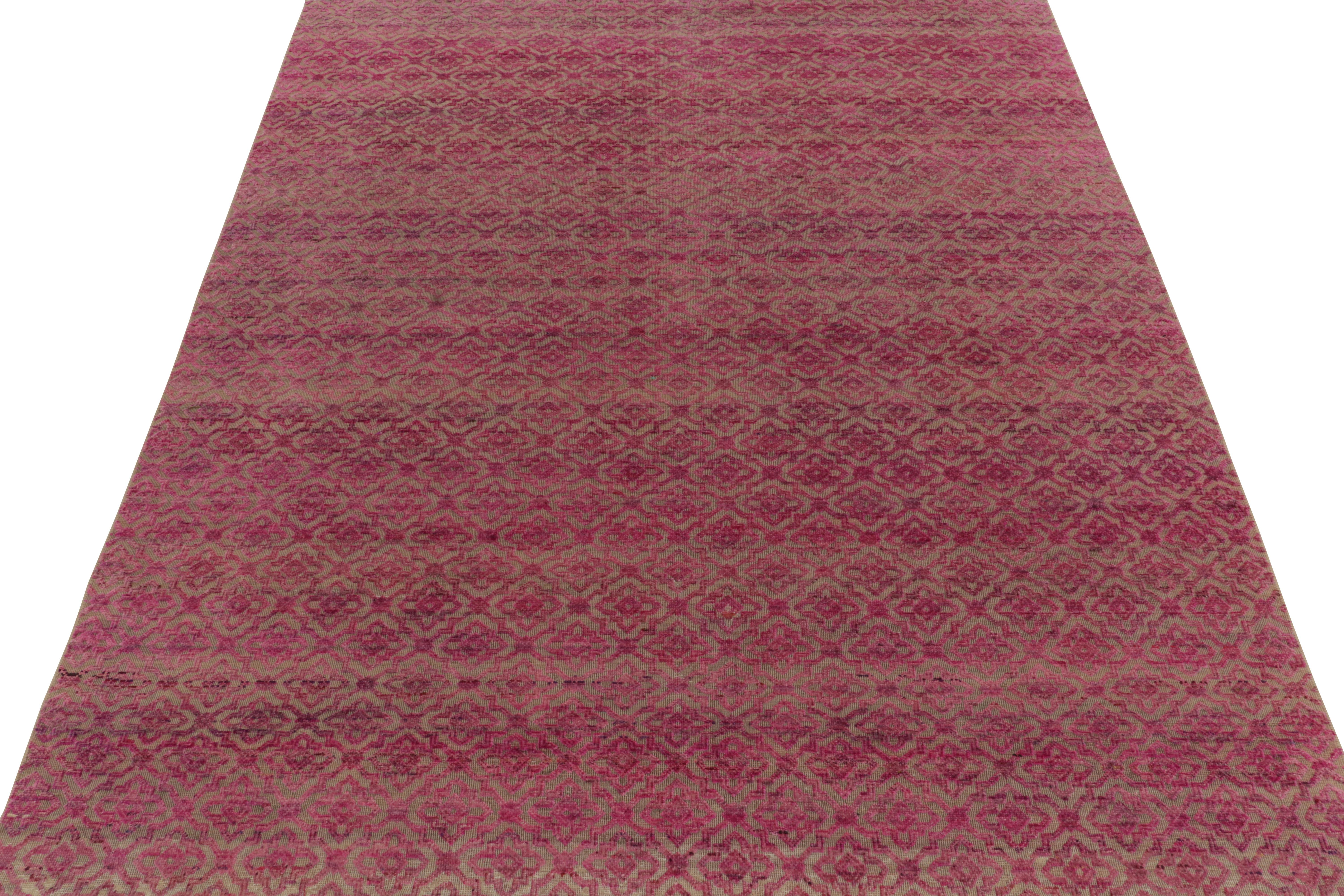 Indian Rug & Kilim’s Contemporary rug in Pink High-and-Low Lattice Pattern For Sale