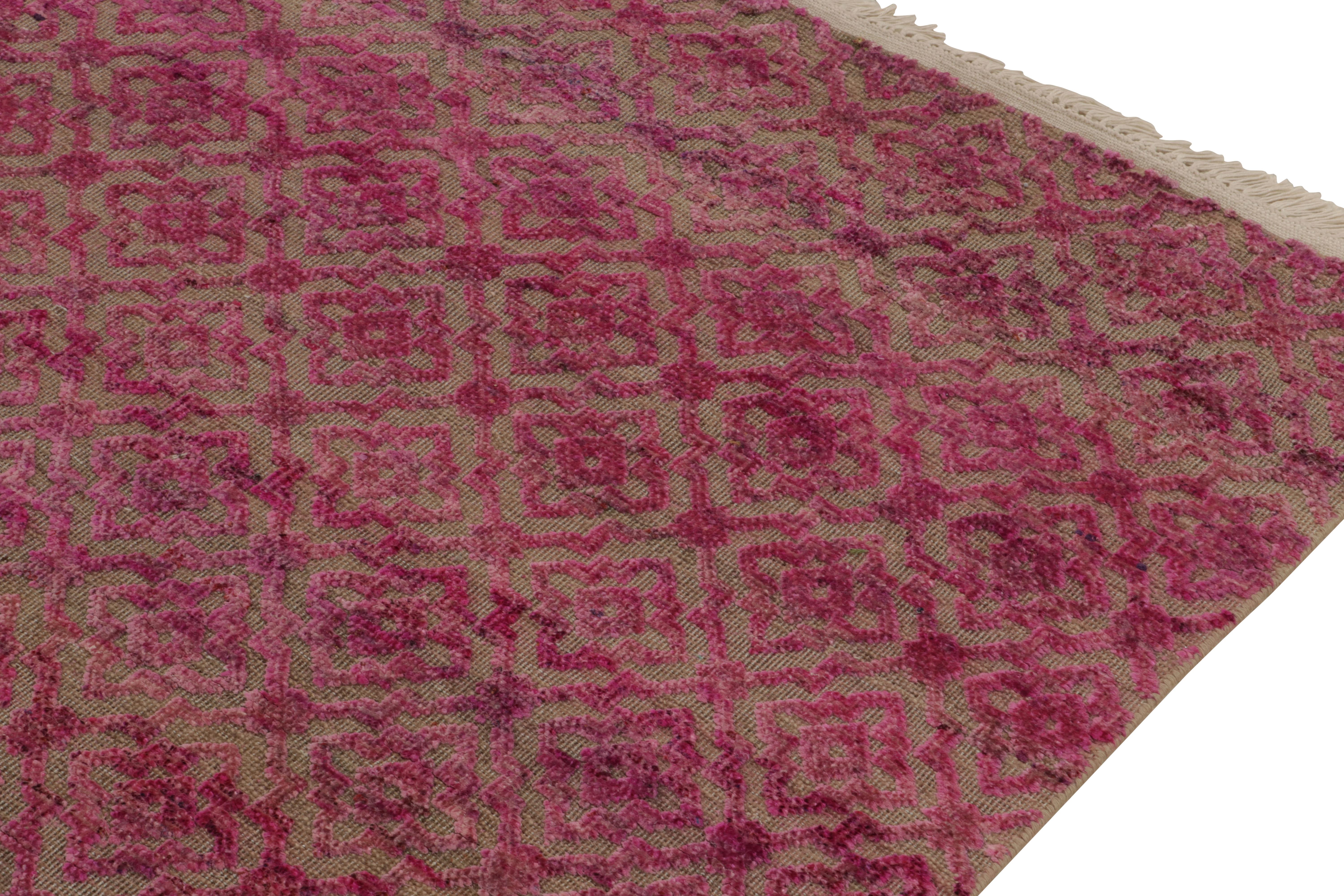 Rug & Kilim’s Contemporary rug in Pink High-and-Low Lattice Pattern In New Condition For Sale In Long Island City, NY