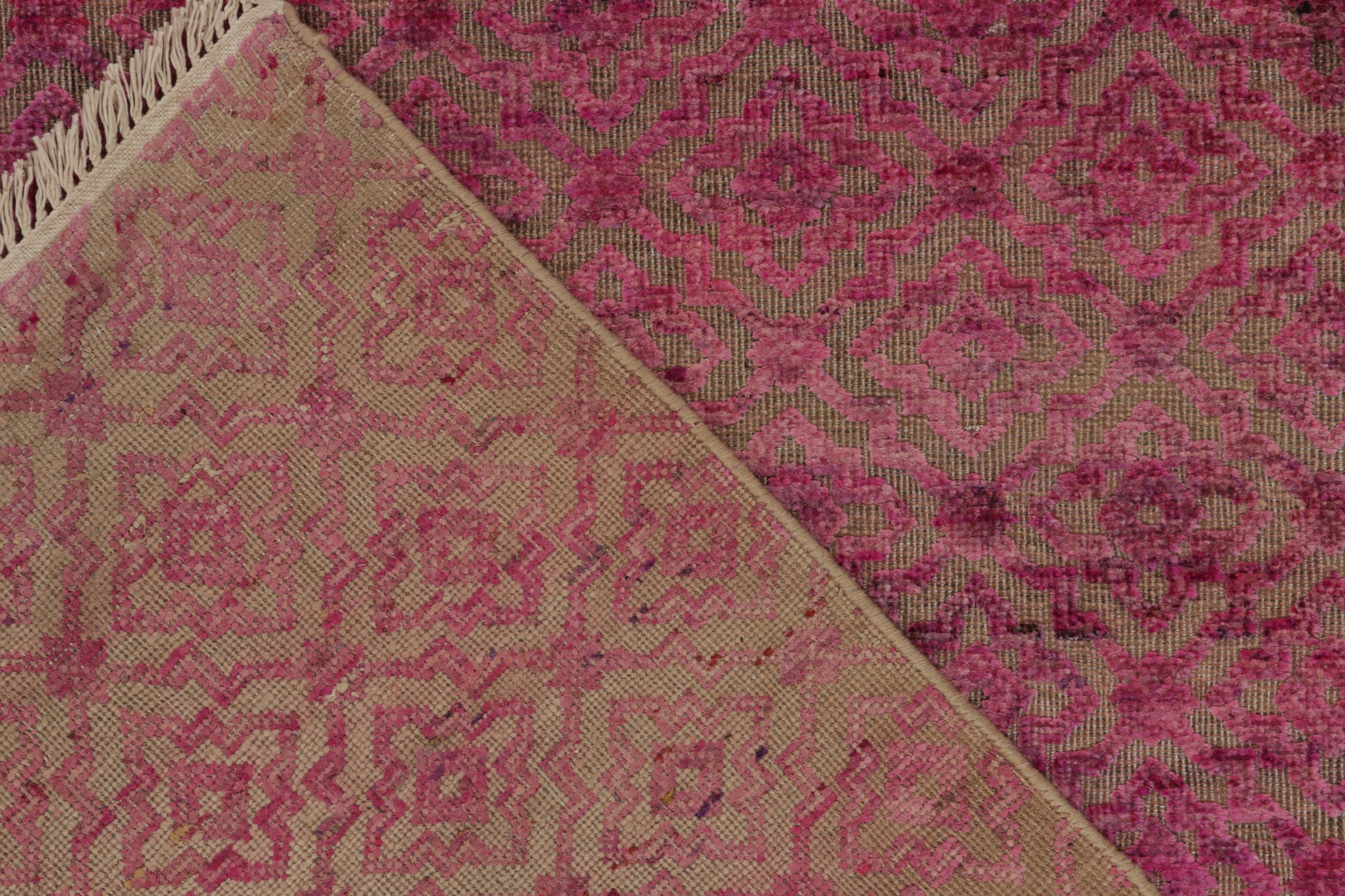 Rug & Kilim’s Contemporary rug in Pink High-and-Low Lattice Pattern For Sale 1