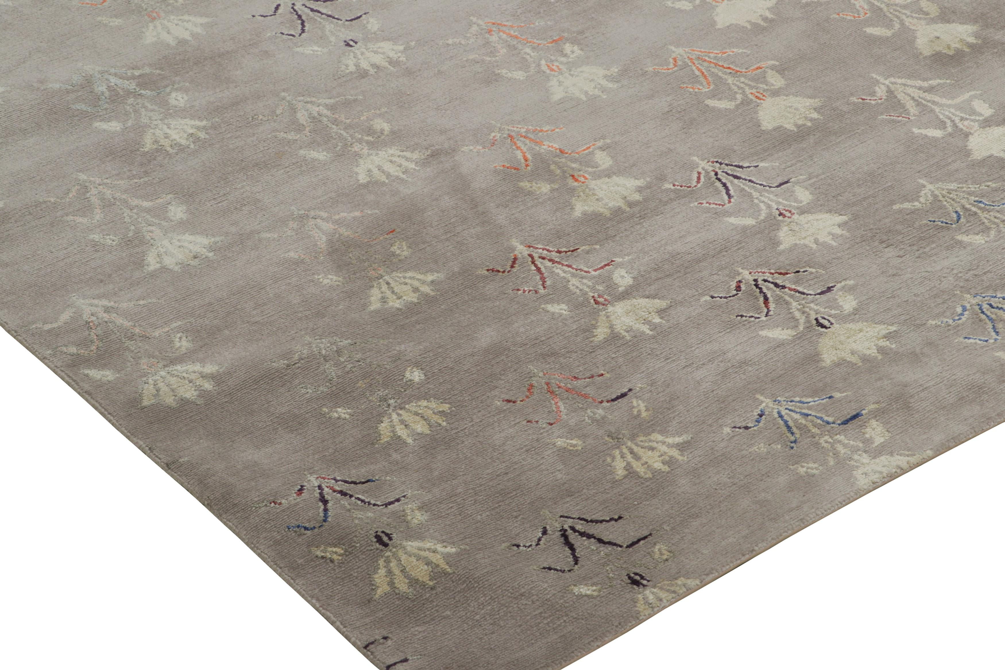 Rug & Kilim's Contemporary Rug in Silver-Gray with Floral Patterns Ethereal (tapis contemporain gris argenté avec motifs floraux) Neuf - En vente à Long Island City, NY