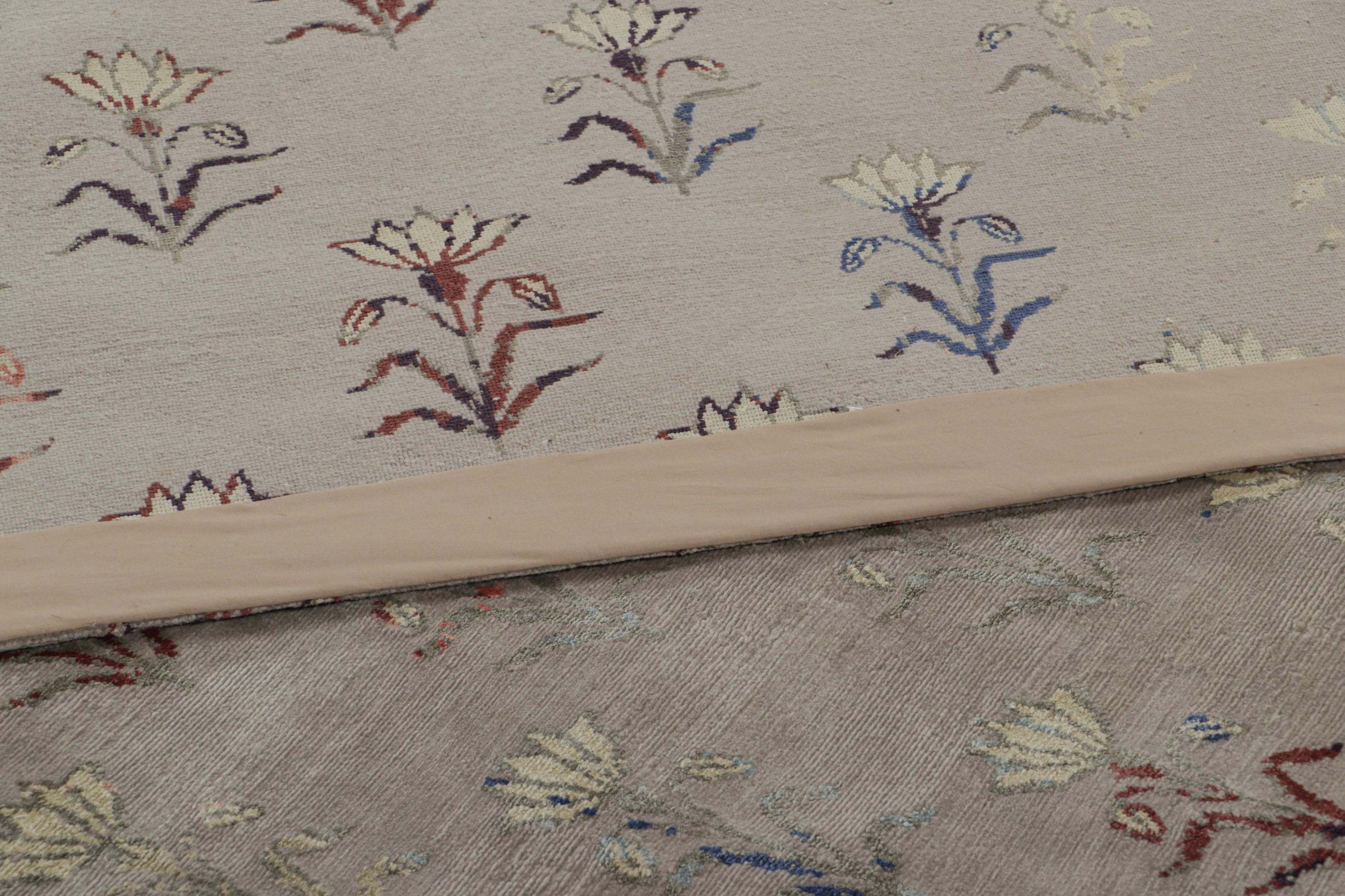 XXIe siècle et contemporain Rug & Kilim's Contemporary Rug in Silver-Gray with Floral Patterns Ethereal (tapis contemporain gris argenté avec motifs floraux) en vente