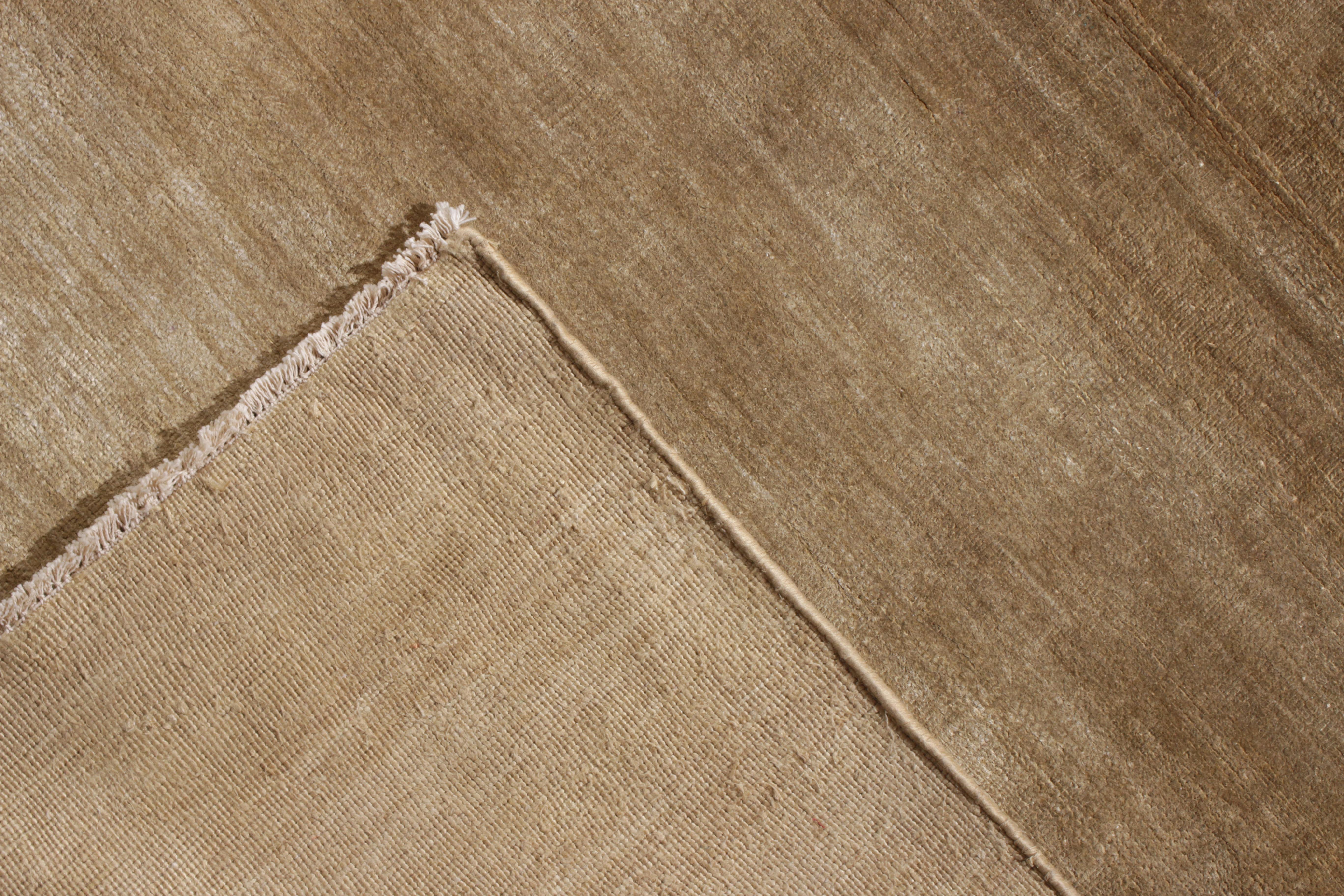 Rug & Kilim's Contemporary Teppich in Solid Beige Brown Open Field (Handgeknüpft) im Angebot