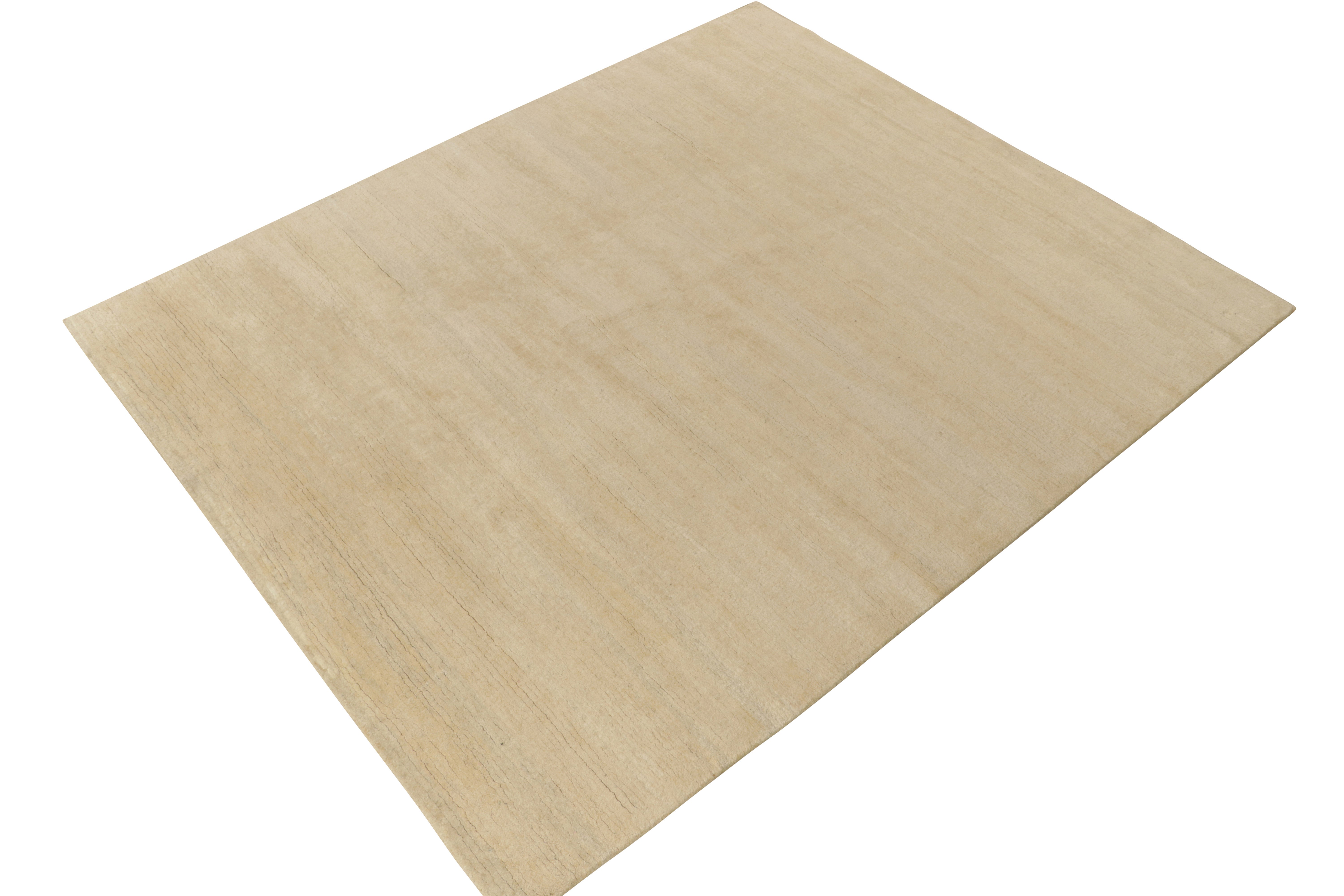 Hand knotted in fine silk, a scintillating 8 x 9 from Rug & Kilim’s Texture of Color Collection. A delicious blend of luxurious beige-brown tones accenting gracefully for a subtle sheen naturally complimenting the textural sensibilities of silk for