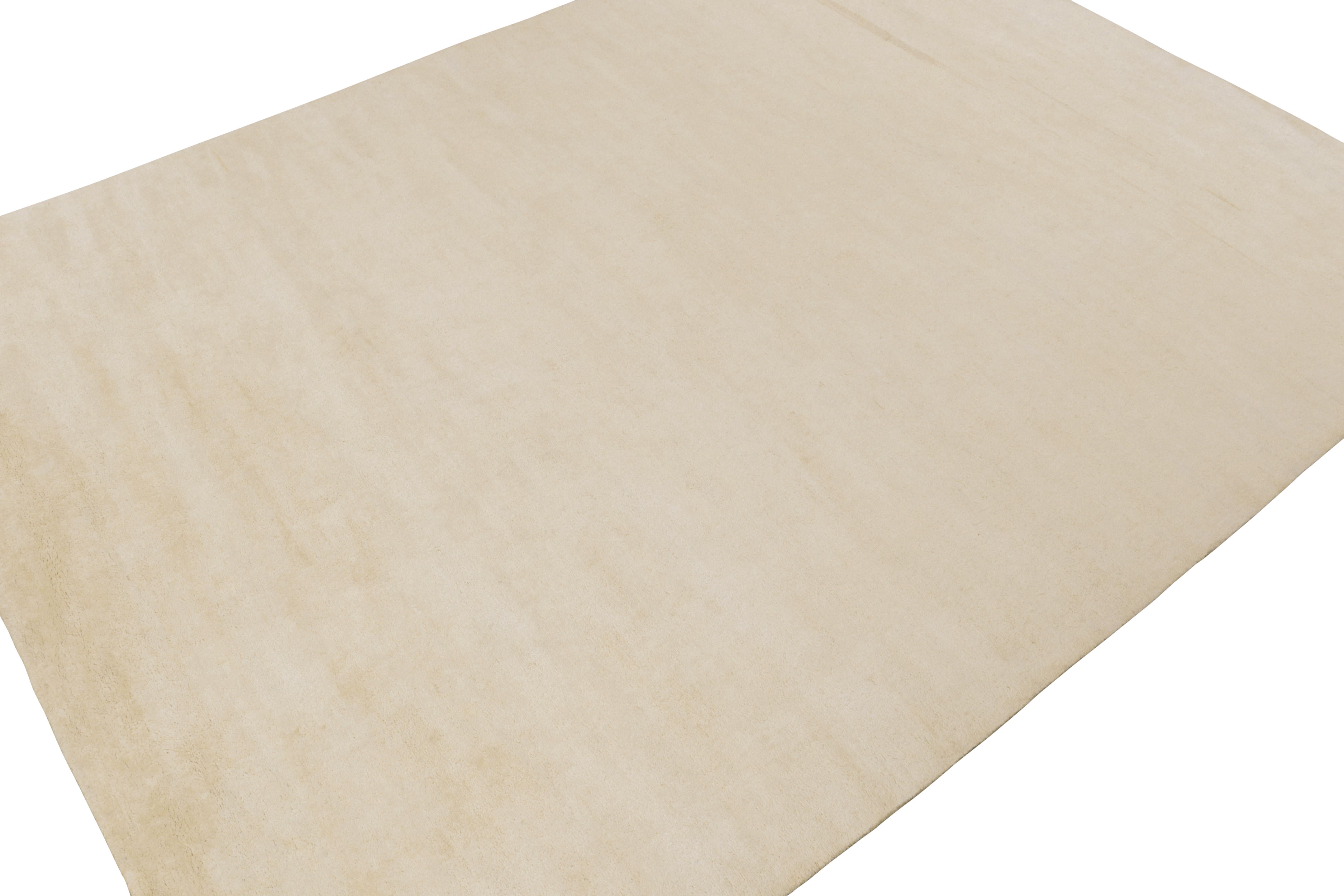 Moderne Tapis contemporain de Rug & Kilim dans les tons beige-brun unis en vente