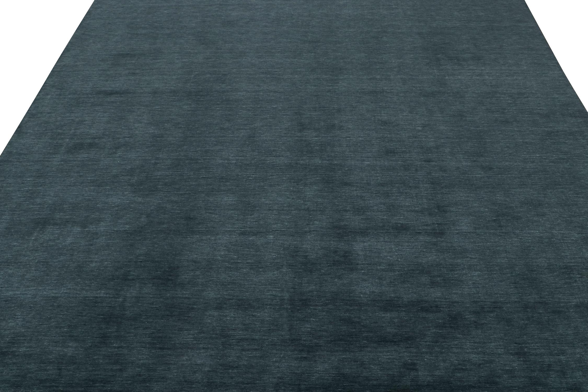 Indiano Rug & Kilim è un tappeto contemporaneo in tinta unita nera e grigio scuro. in vendita