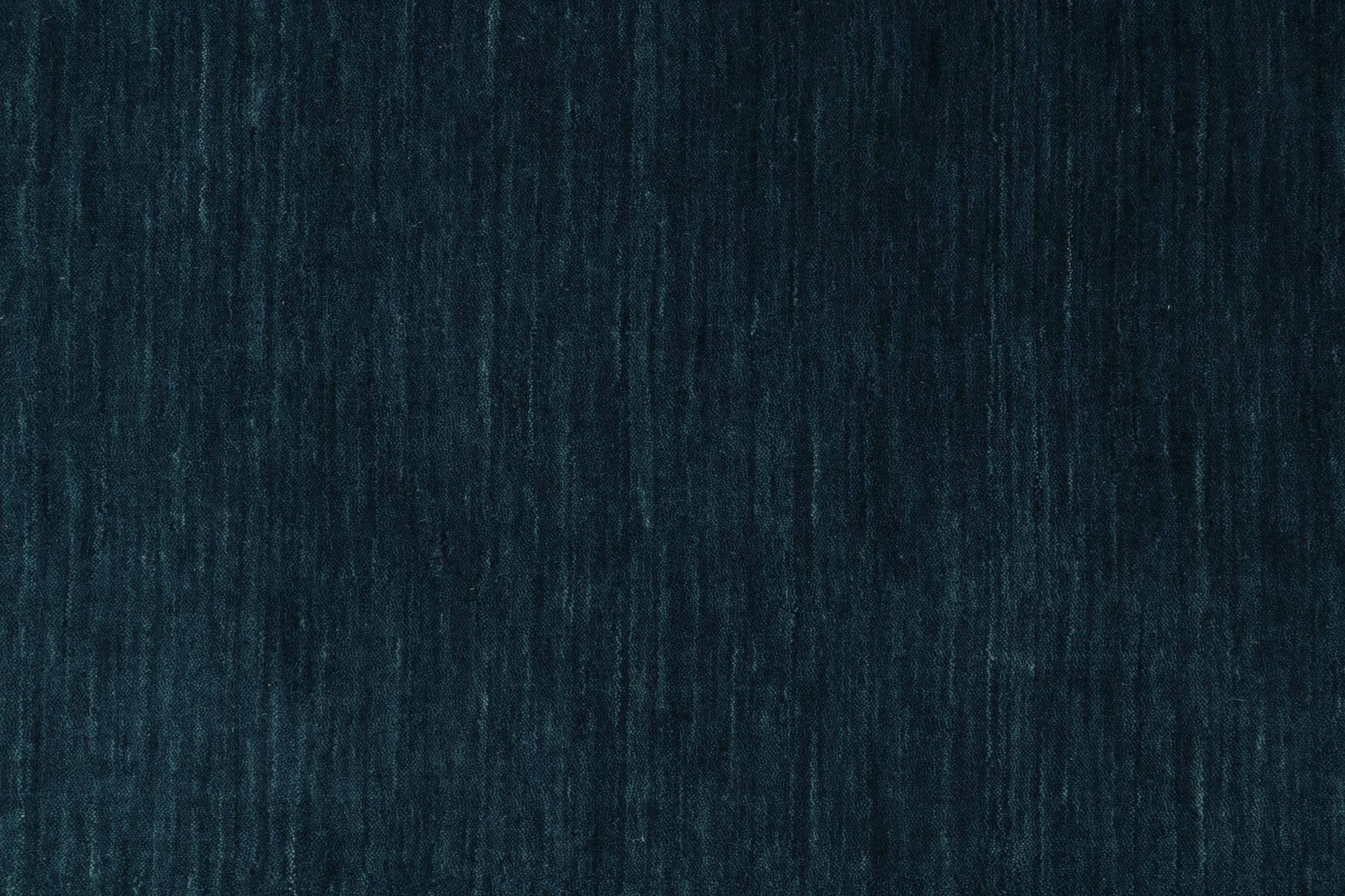 XXI secolo e contemporaneo Rug & Kilim - Tappeto contemporaneo in blu solido in vendita