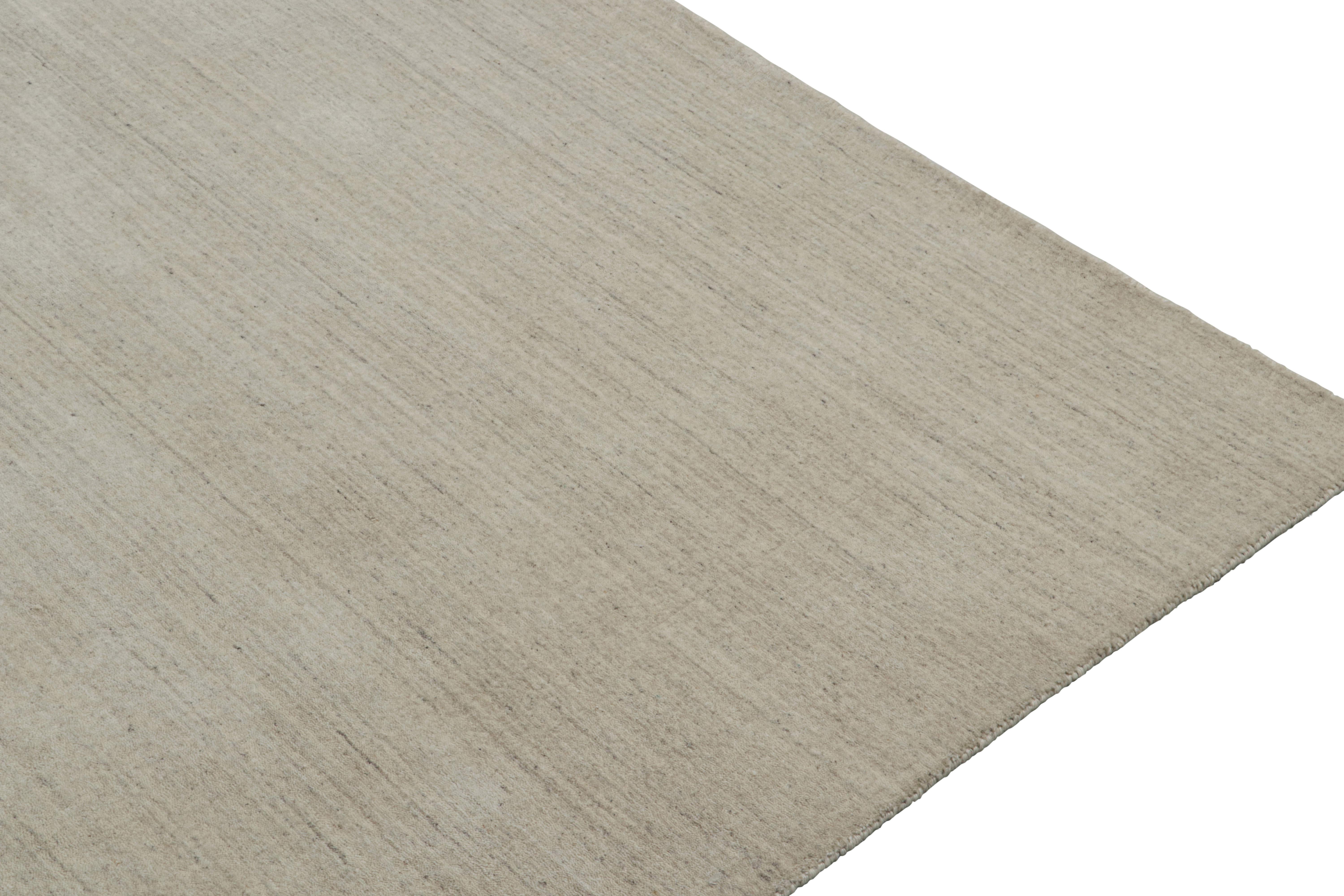 Rug & Kilim’s Contemporary Rug in Solid Grey and Beige Tones In New Condition For Sale In Long Island City, NY
