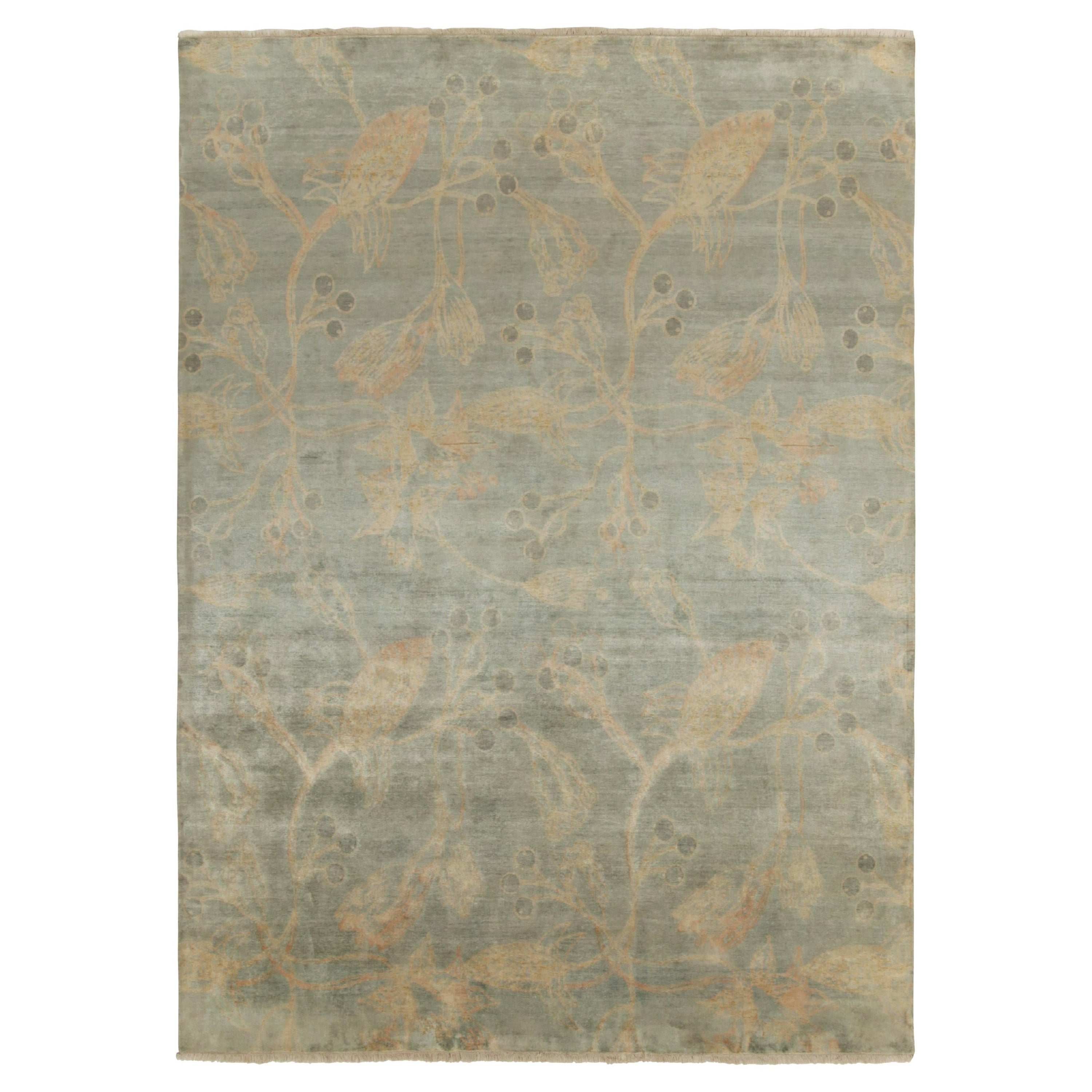 Alfombra contemporánea Rug & Kilim en verde azulado con motivos florales dorados