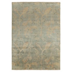 Alfombra contemporánea Rug & Kilim en verde azulado con motivos florales dorados