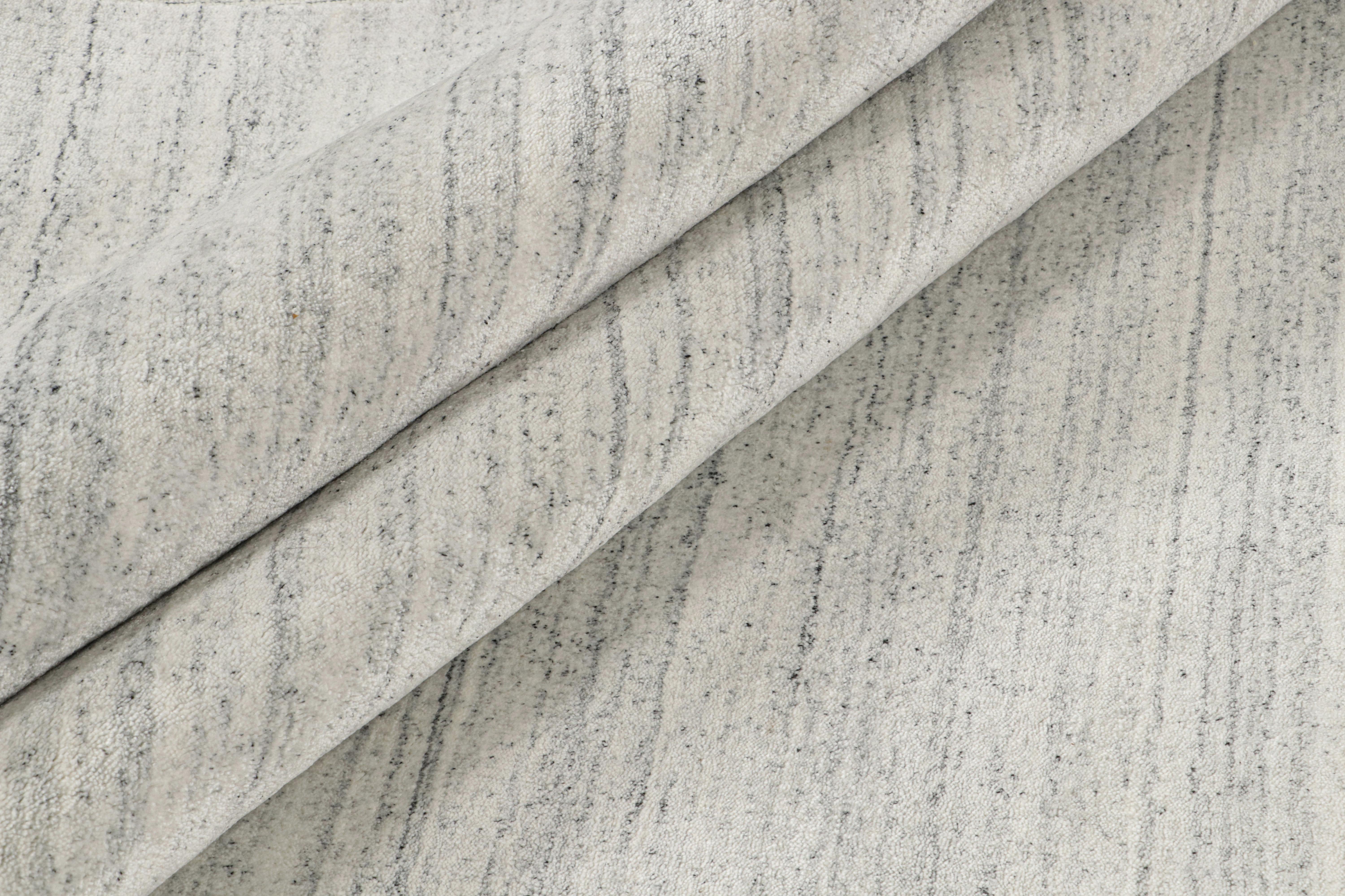 Questo tappeto contemporaneo 12x15 è una grande novità della collezione Texture of Color di Rug & Kilim. 

I conoscitori noteranno che questo pezzo fa parte della nostra nuova linea Light on Loom, che include funzionalità di personalizzazione più