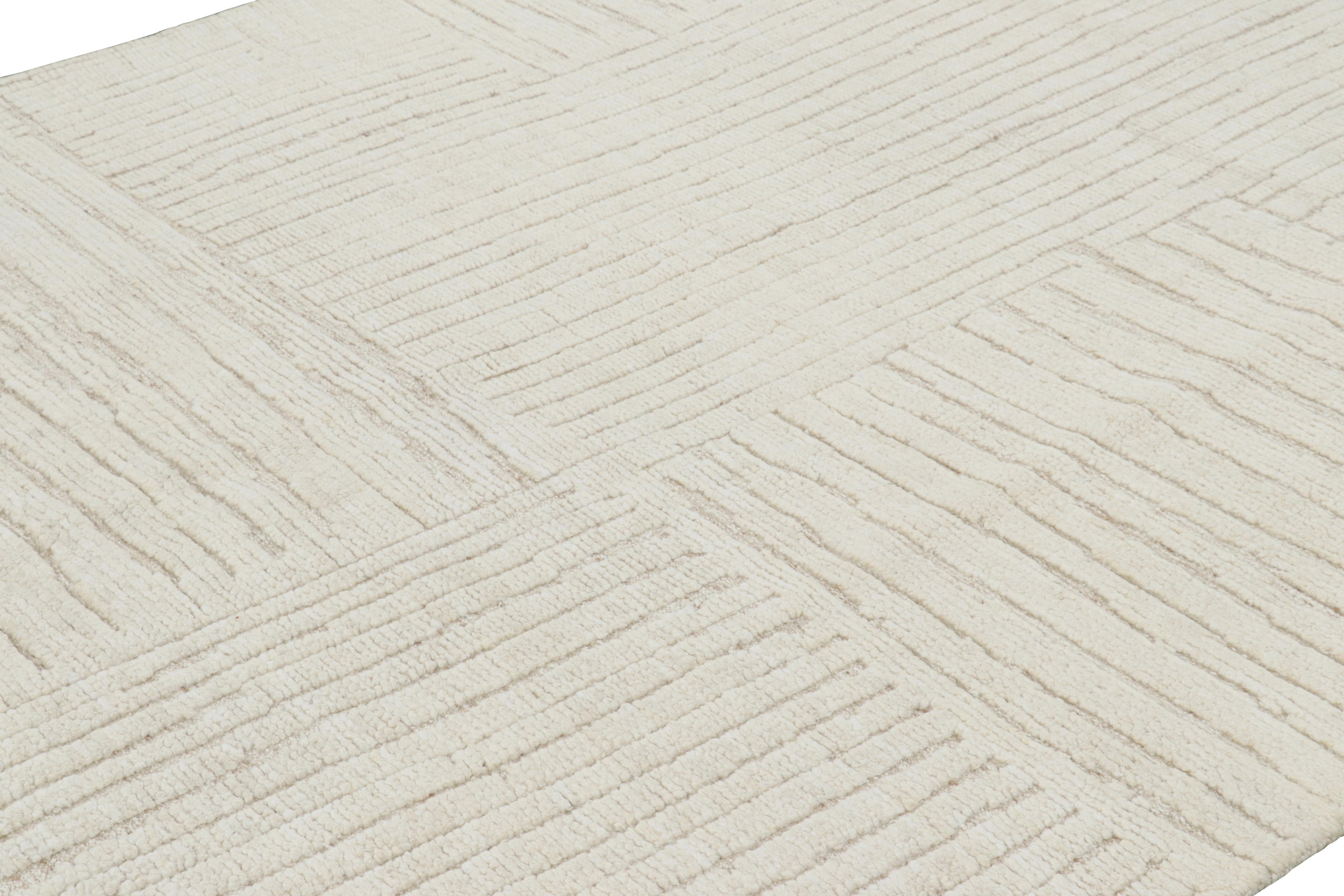 Dieser 8x10 große, handgeknüpfte Wollteppich gehört zu einer aufregenden neuen Linie in der Modern Collection'S von Rug & Kilim, die ein Zusammenspiel von schlichtem Design und komplizierten Strukturelementen bietet. Jedes Stück zeichnet sich durch