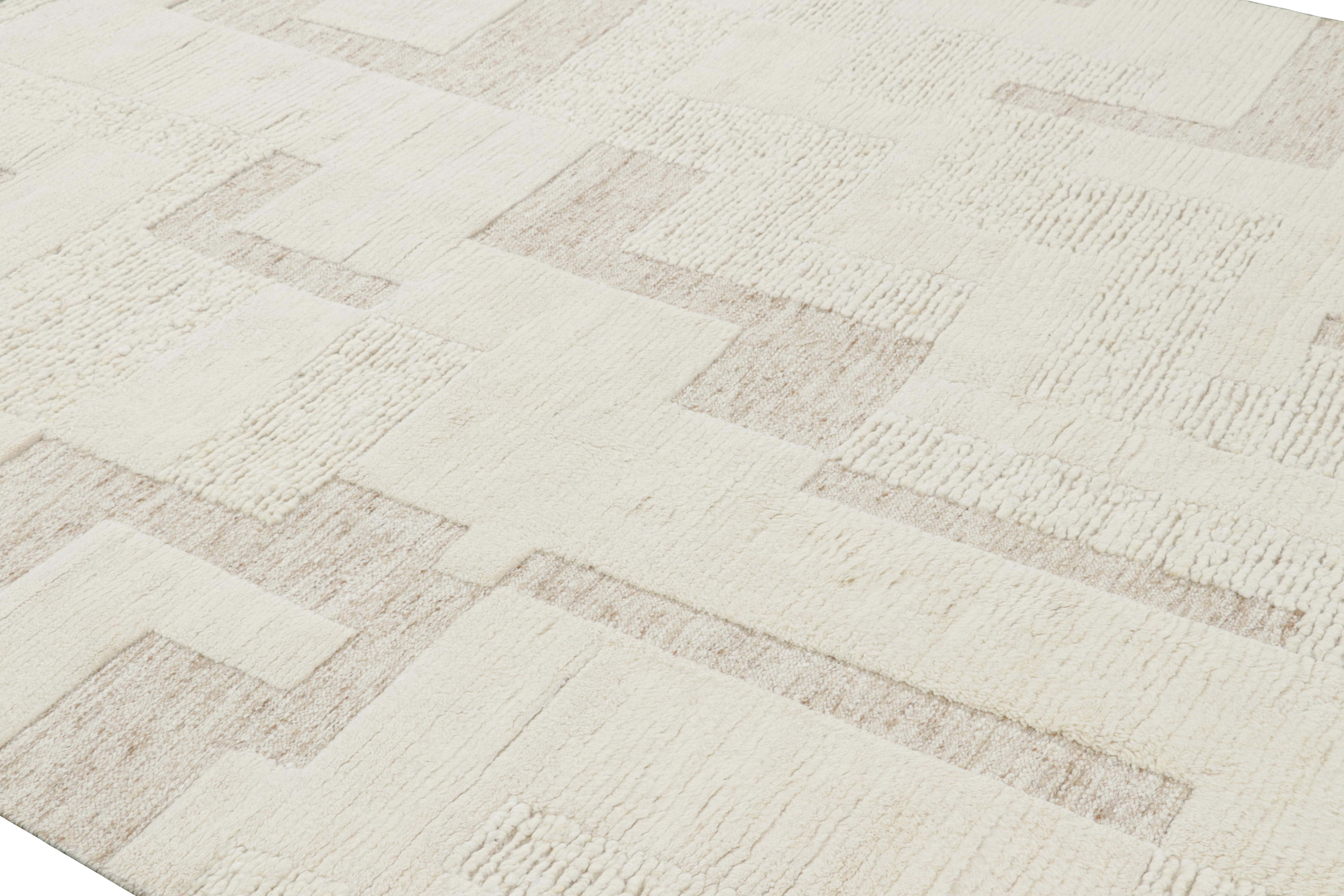 Dieser 8x10 große, handgeknüpfte Wollteppich gehört zu einer aufregenden neuen Linie in der Modern Collection'S von Rug & Kilim, die ein Zusammenspiel von schlichtem Design und komplizierten Strukturelementen bietet. Jedes Stück zeichnet sich durch