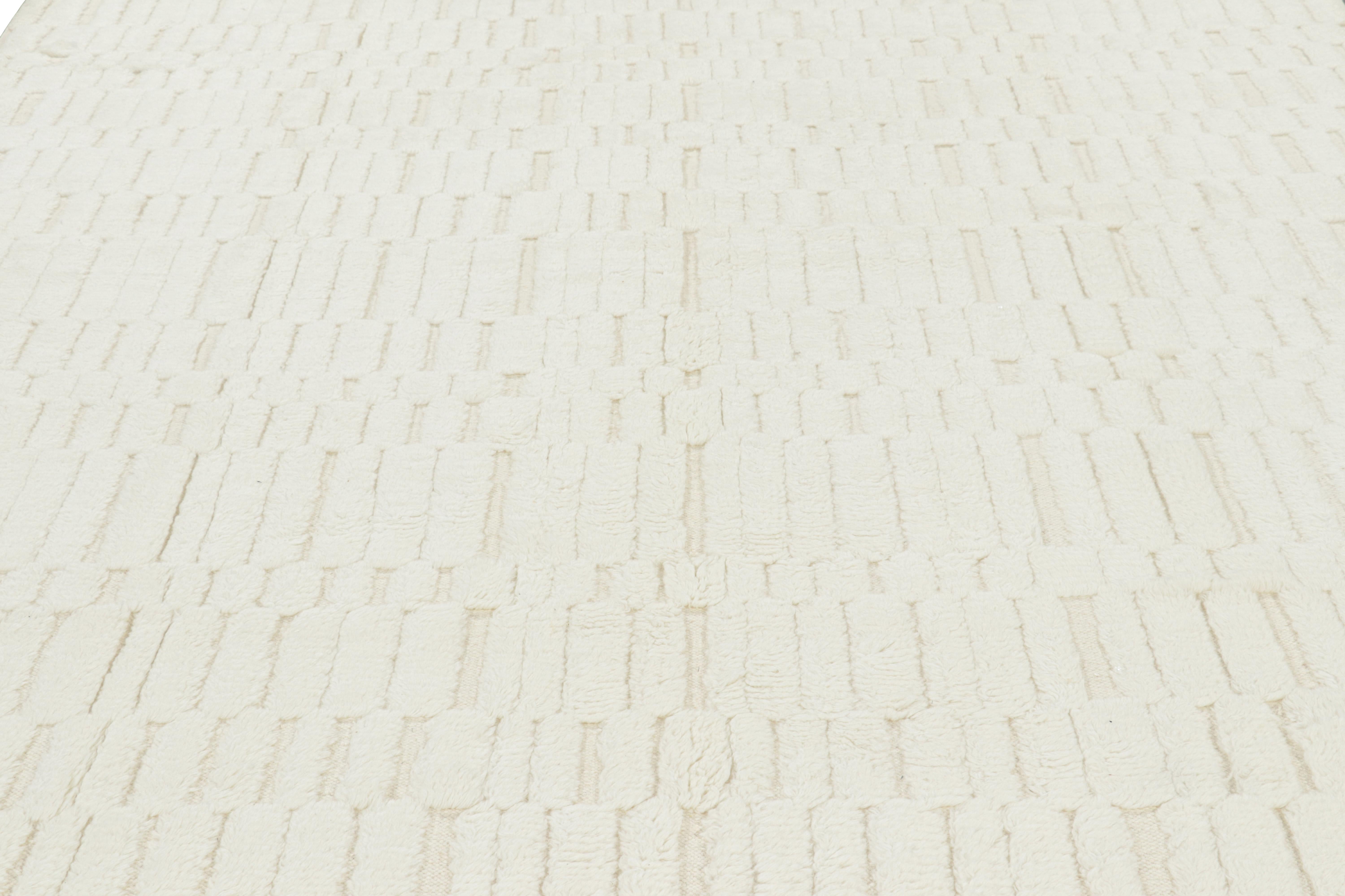 Dieser handgeknüpfte Wollteppich im Format 9x12 gehört zu einer aufregenden neuen Linie in der Modern Collection'S von Rug & Kilim, die ein Zusammenspiel von schlichtem Design und komplizierten Strukturelementen bietet. Jedes Stück zeichnet sich