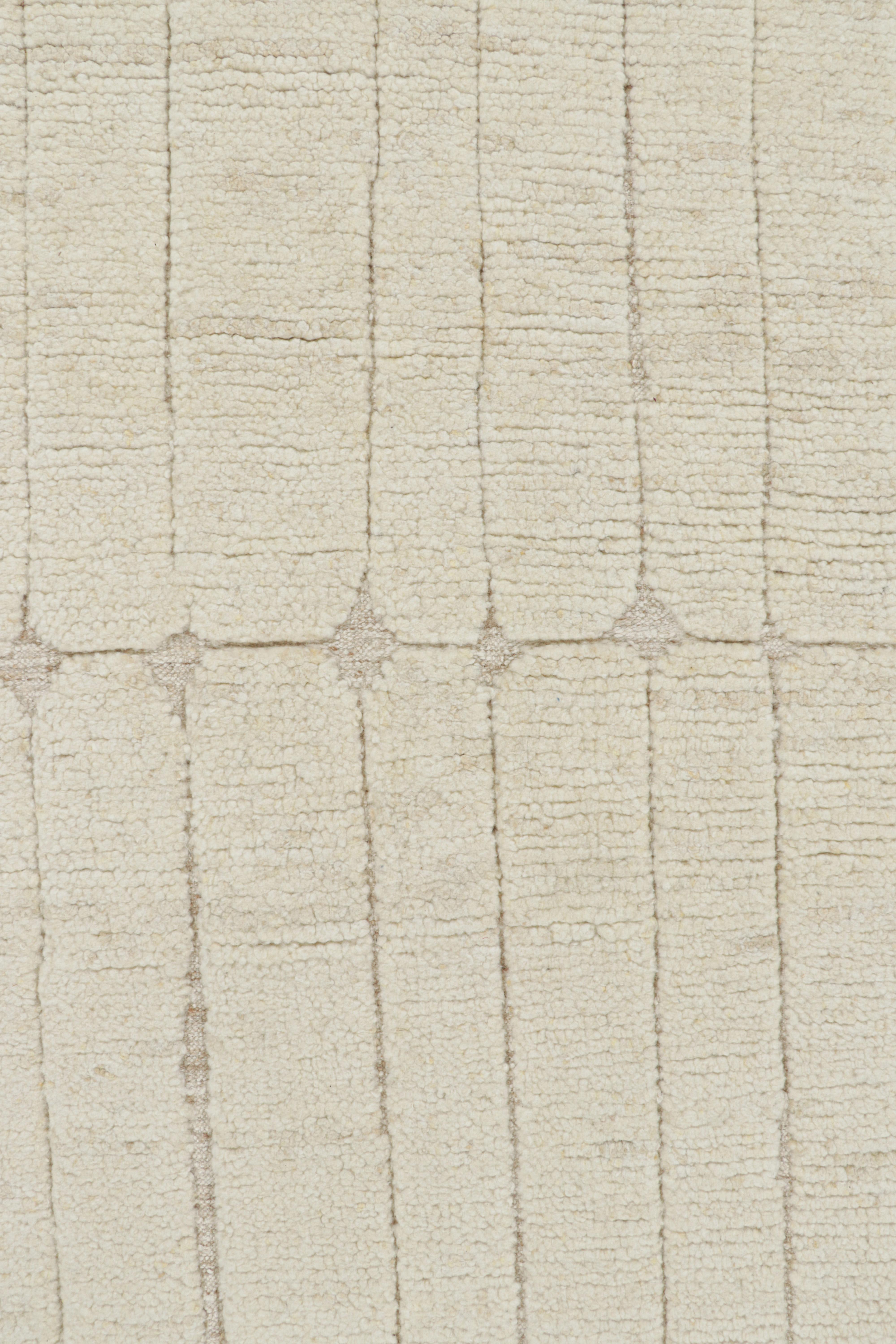 Rug & Kilim's Contemporary-Teppich in Weiß mit geometrischen Hoch-Tief-Mustern (Indisch) im Angebot