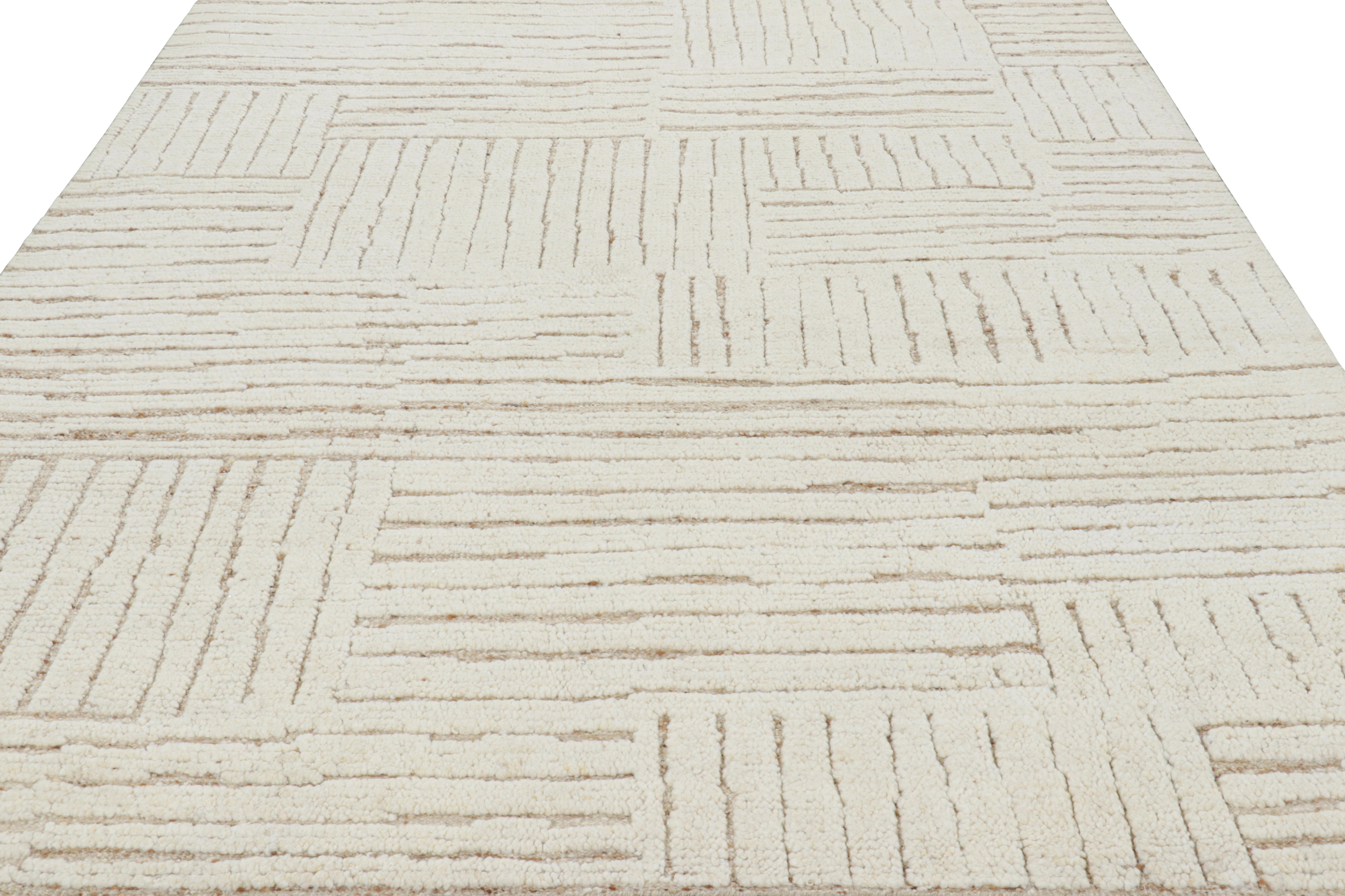 Rug & Kilim's Contemporary-Teppich in Weiß mit geometrischen Hoch-Tief-Mustern (Indisch) im Angebot