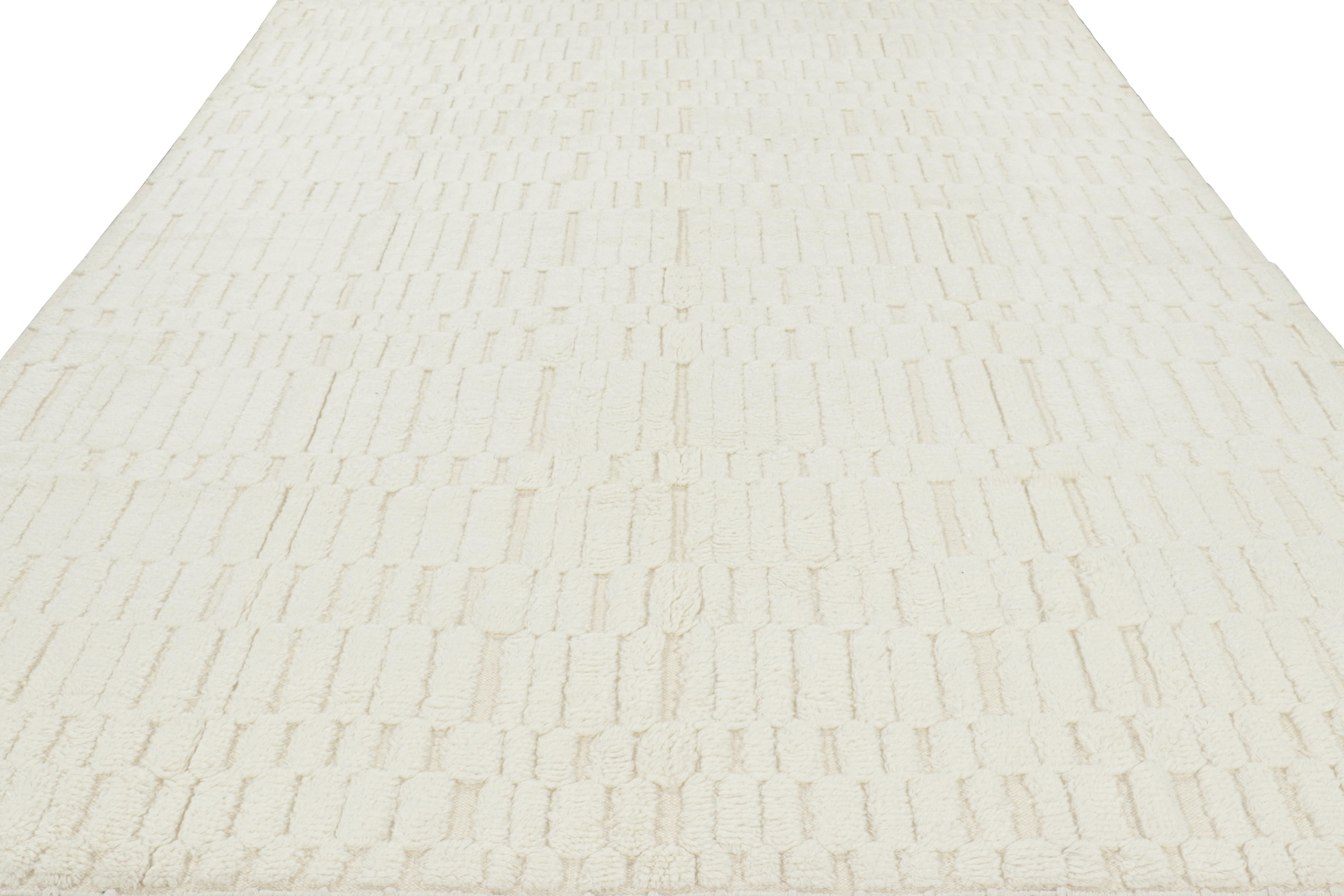 Rug & Kilim's Contemporary-Teppich in Weiß mit geometrischen Hoch-Tief-Mustern (Indisch) im Angebot
