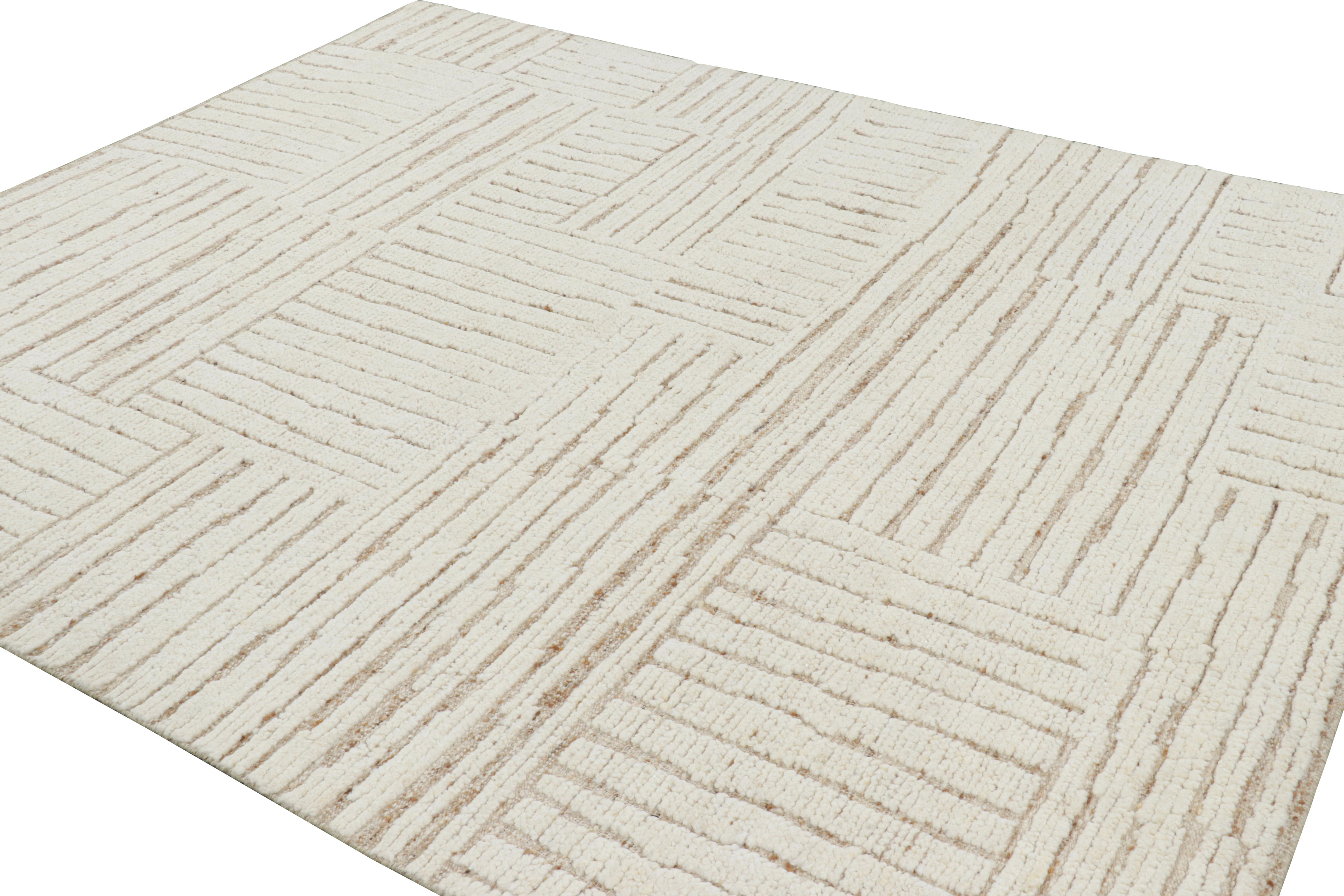 Rug & Kilim's Contemporary-Teppich in Weiß mit geometrischen Hoch-Tief-Mustern (Handgeknüpft) im Angebot