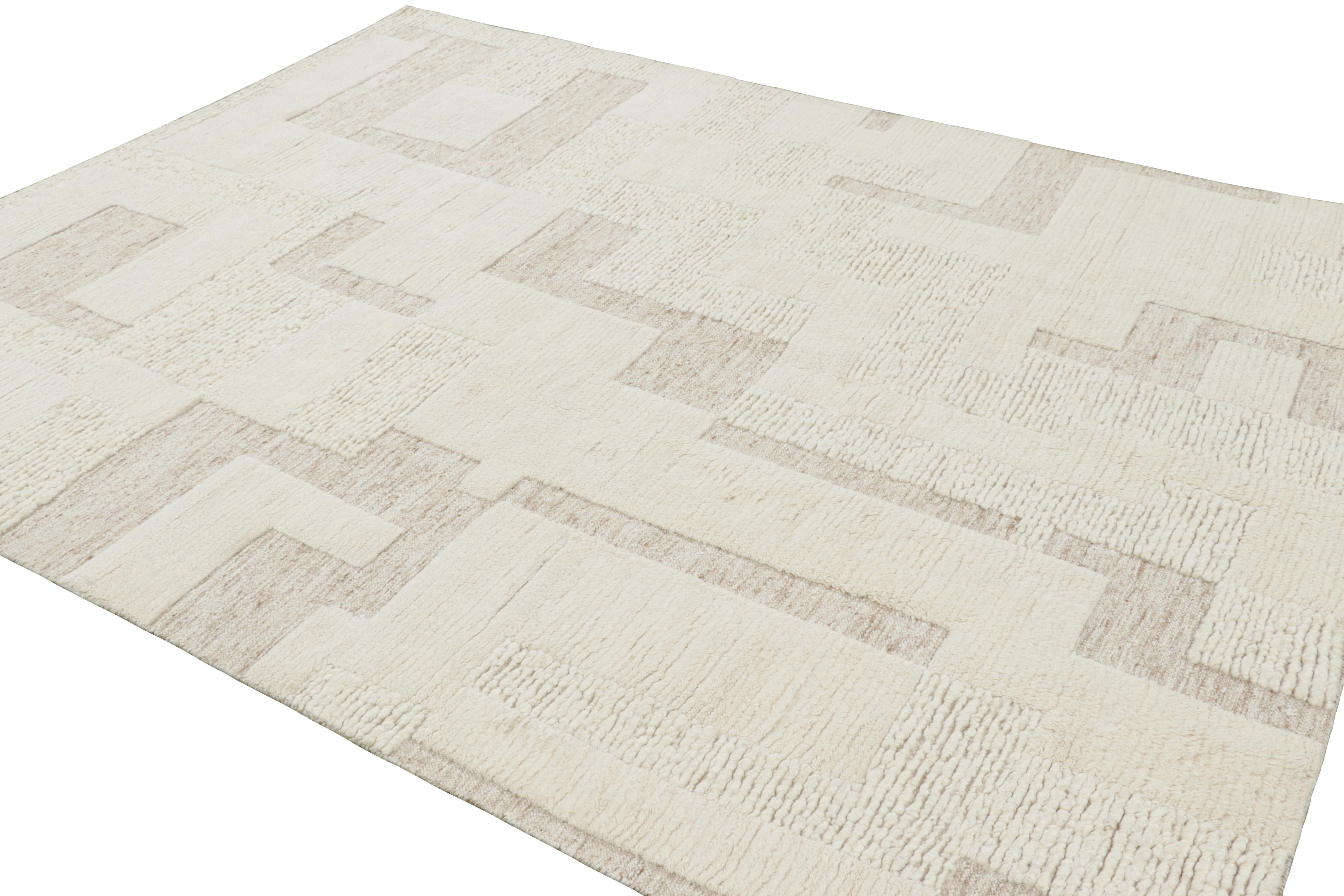 Rug & Kilim's Contemporary-Teppich in Weiß mit geometrischen Hoch-Tief-Mustern (Handgeknüpft) im Angebot