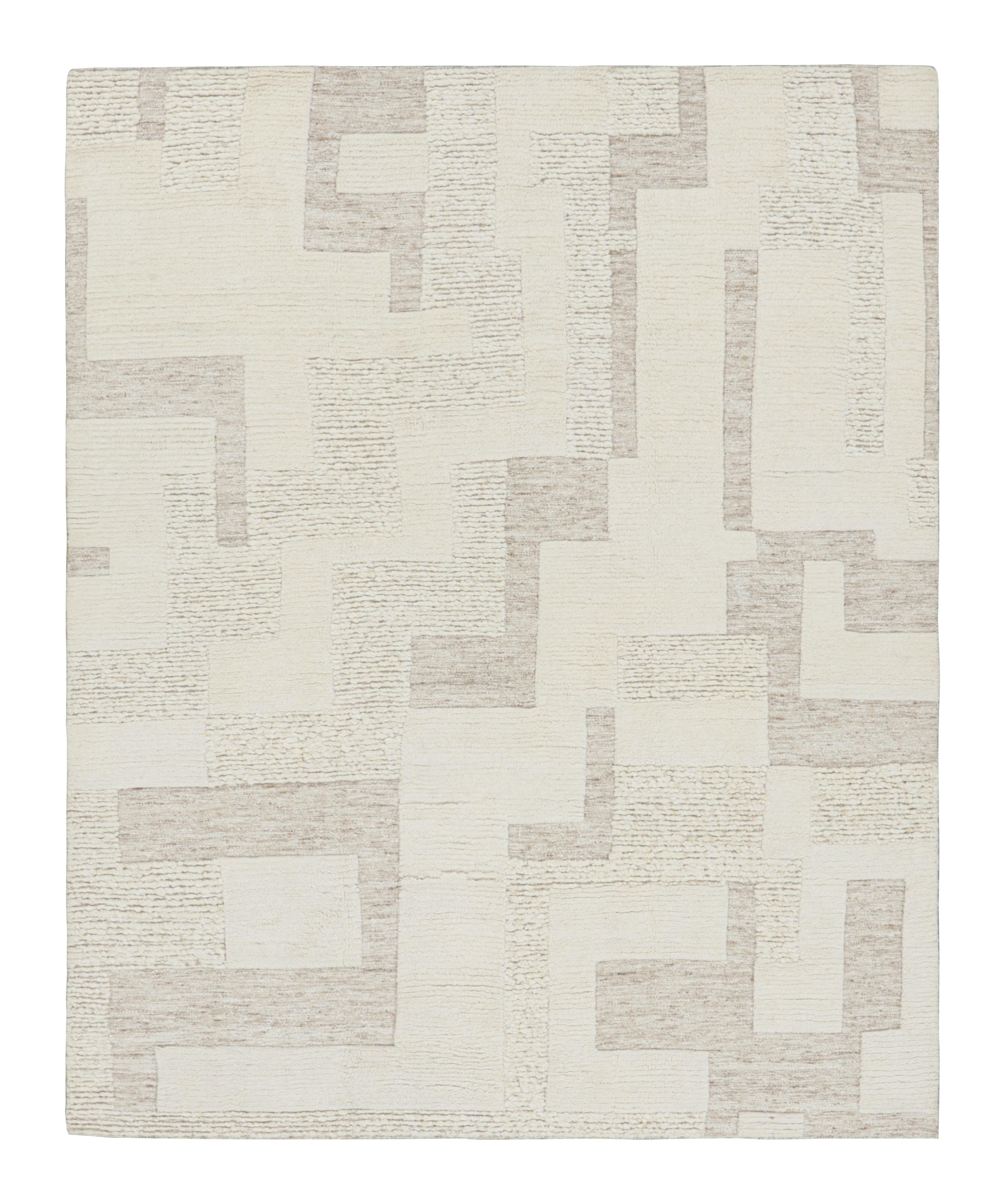Rug & Kilim's Contemporary-Teppich in Weiß mit geometrischen Hoch-Tief-Mustern im Zustand „Neu“ im Angebot in Long Island City, NY
