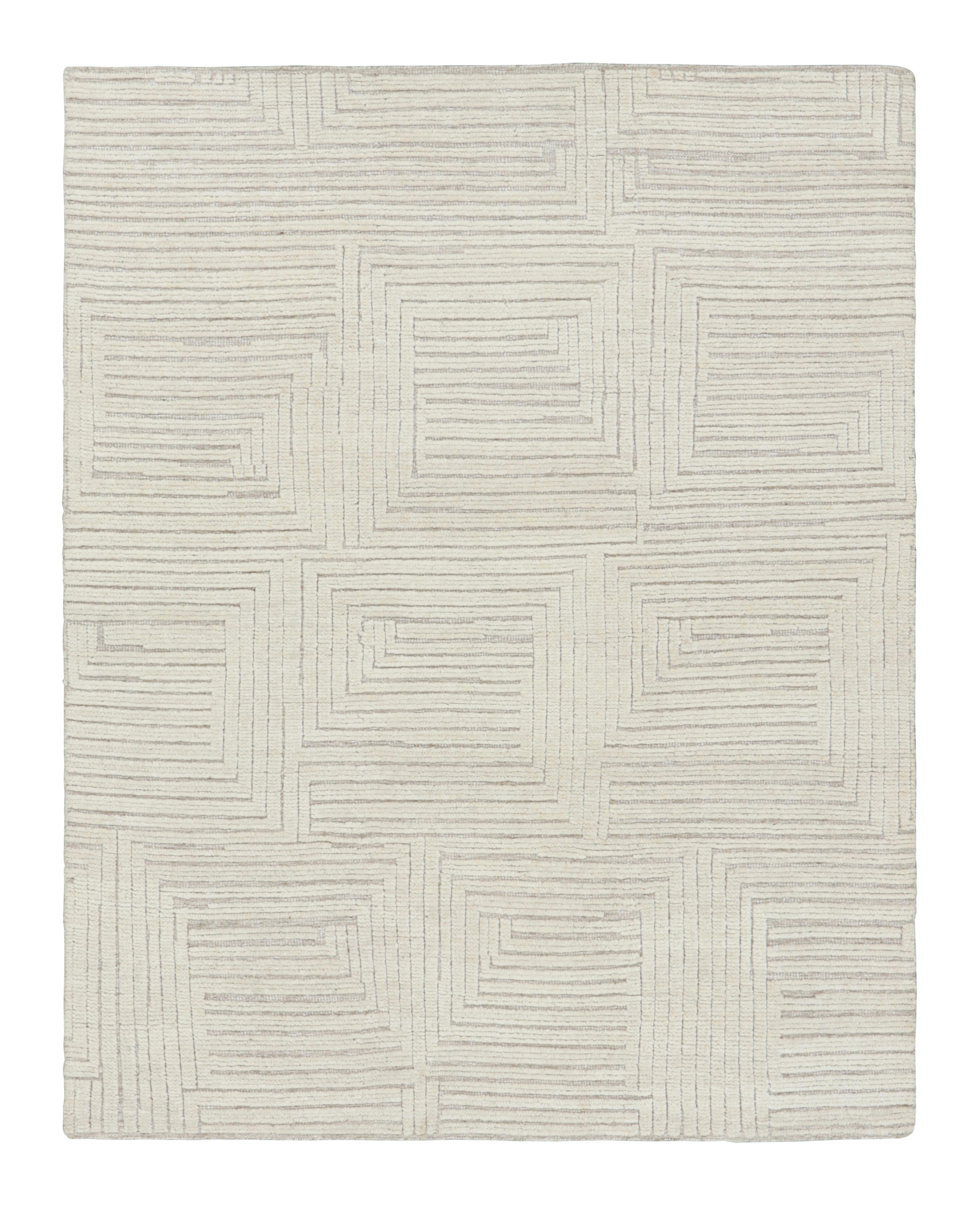 Rug & Kilim è un tappeto contemporaneo di colore bianco con motivi geometrici alti e bassi. In condizioni Nuovo in vendita a Long Island City, NY