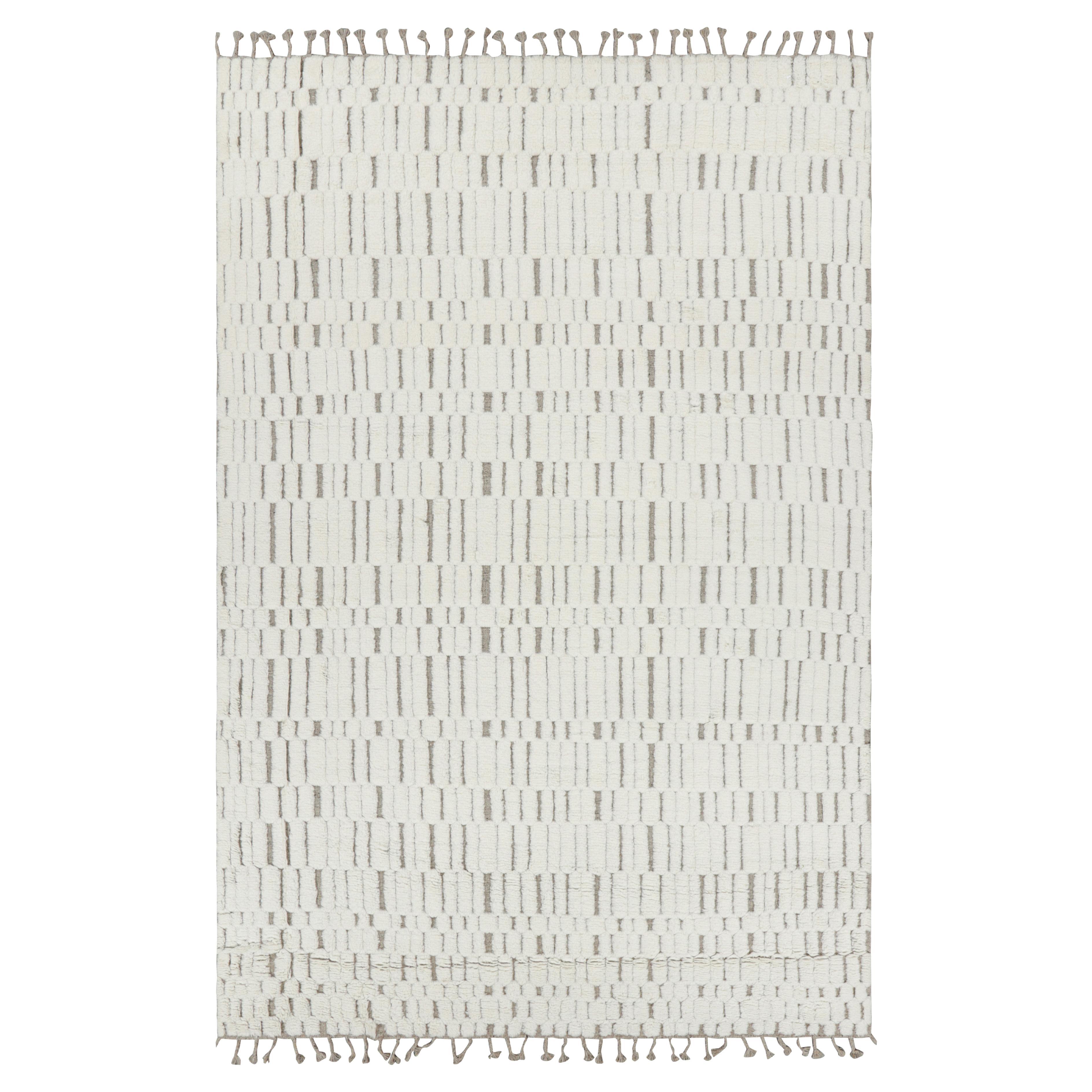 Rug & Kilim's Contemporary-Teppich in Weiß mit geometrischen Hoch-Tief-Mustern