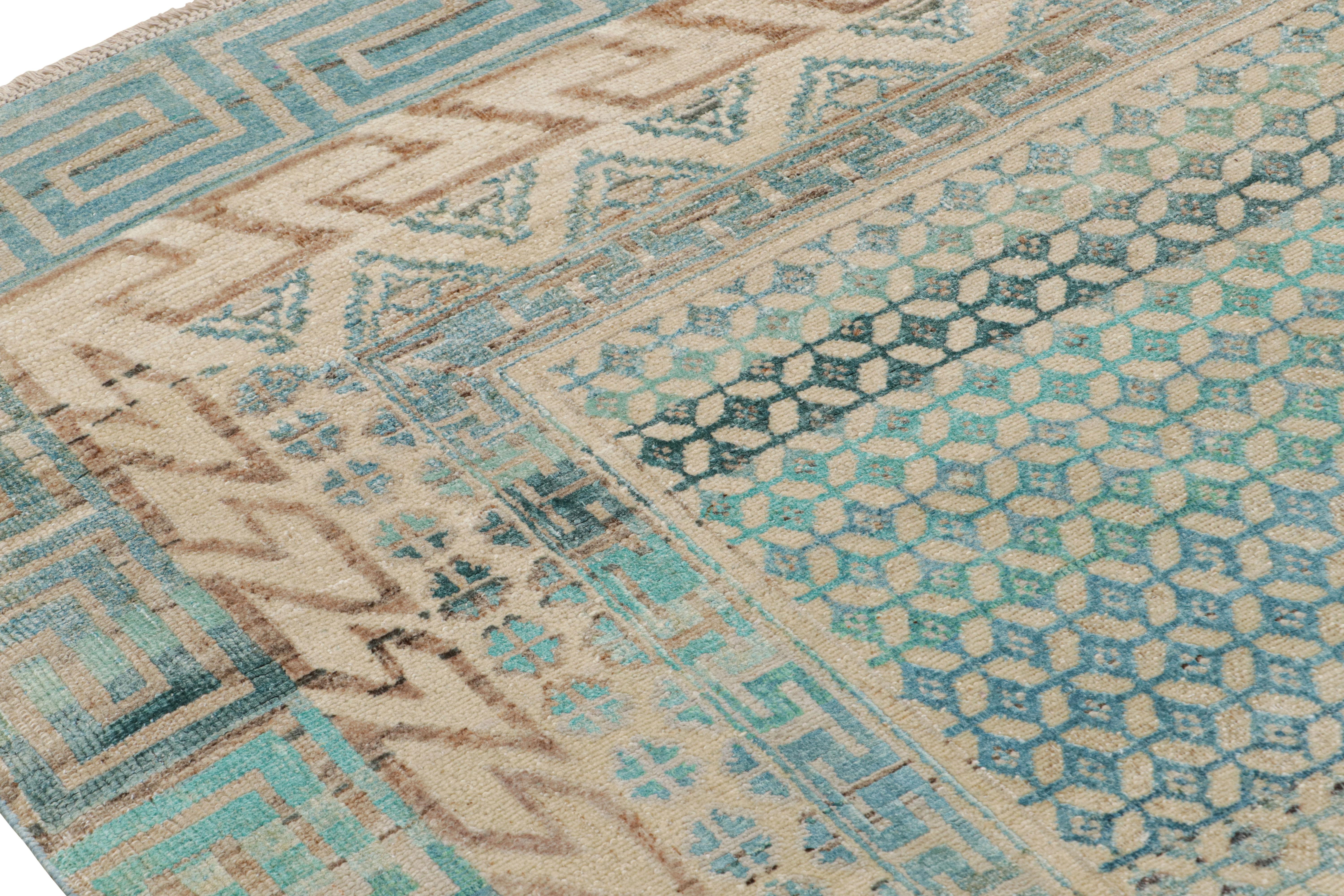 Alfombra contemporánea de Rug & Kilim con motivos geométricos en beige y azul en Nuevo estado para la venta en Long Island City, NY