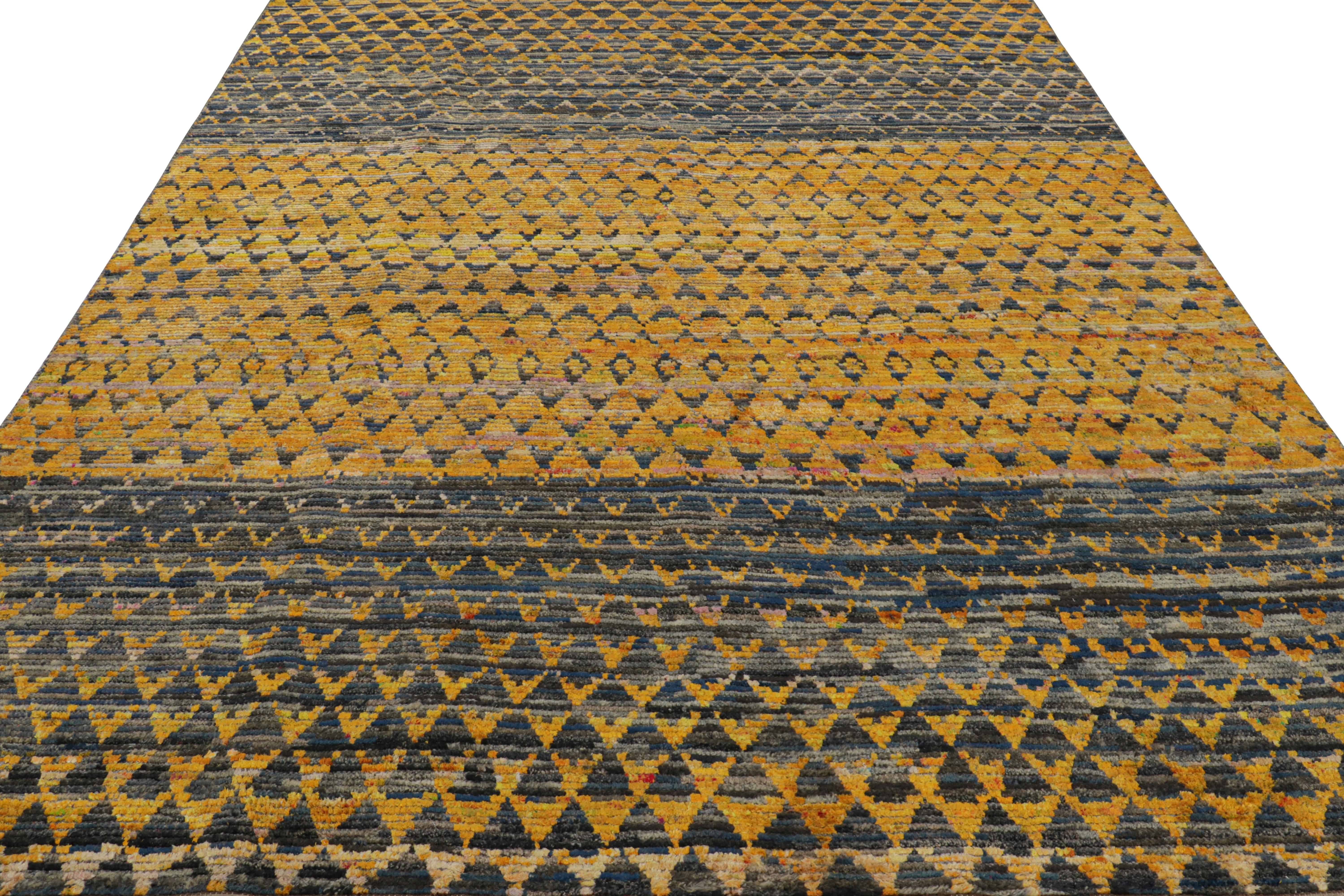 Indian Rug & Kilim’s Contemporary Rug with Gray and Gold Geometric Patterns For Sale