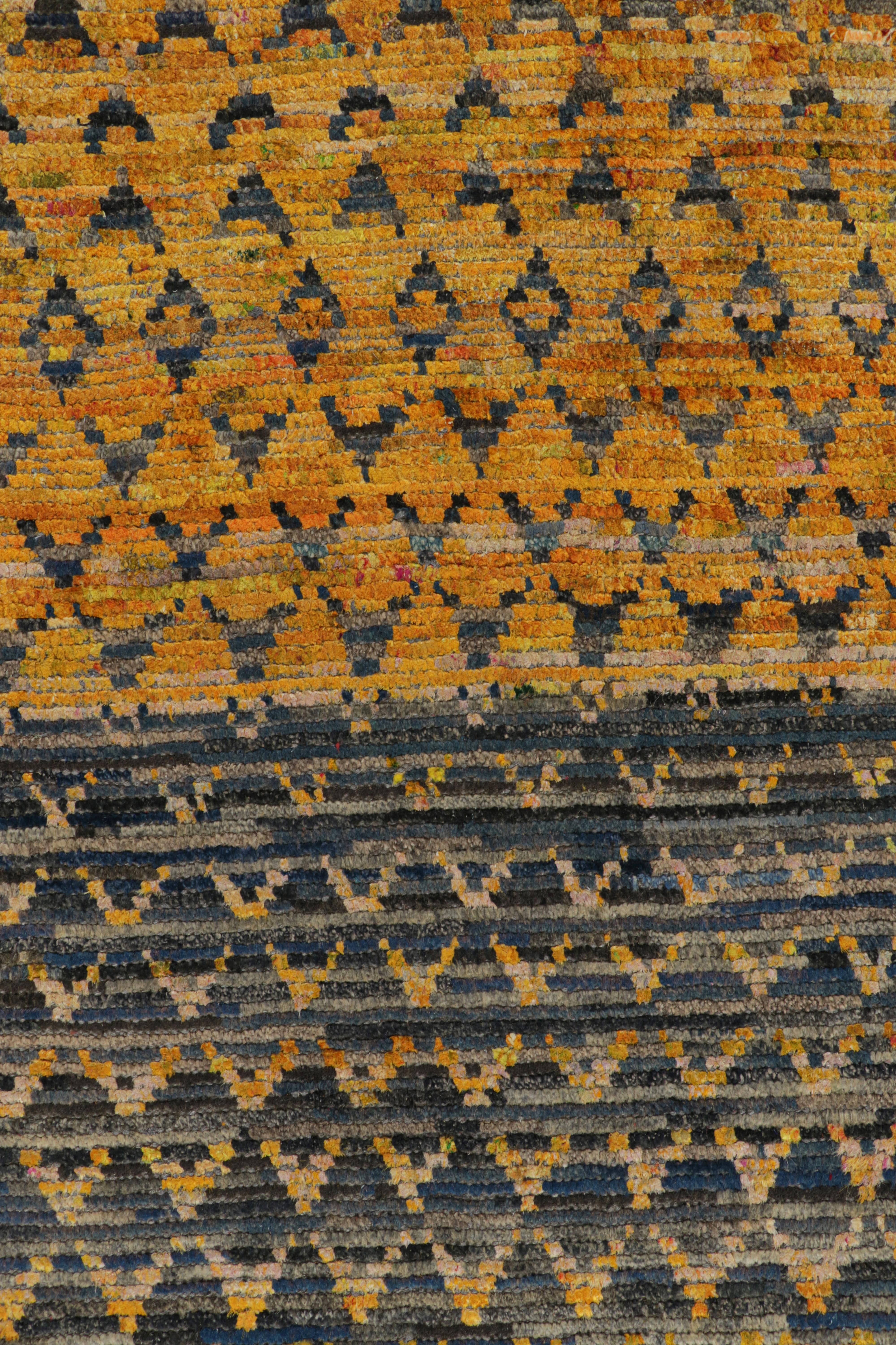 Rug & Kilim’s Contemporary Rug with Gray and Gold Geometric Patterns In New Condition For Sale In Long Island City, NY