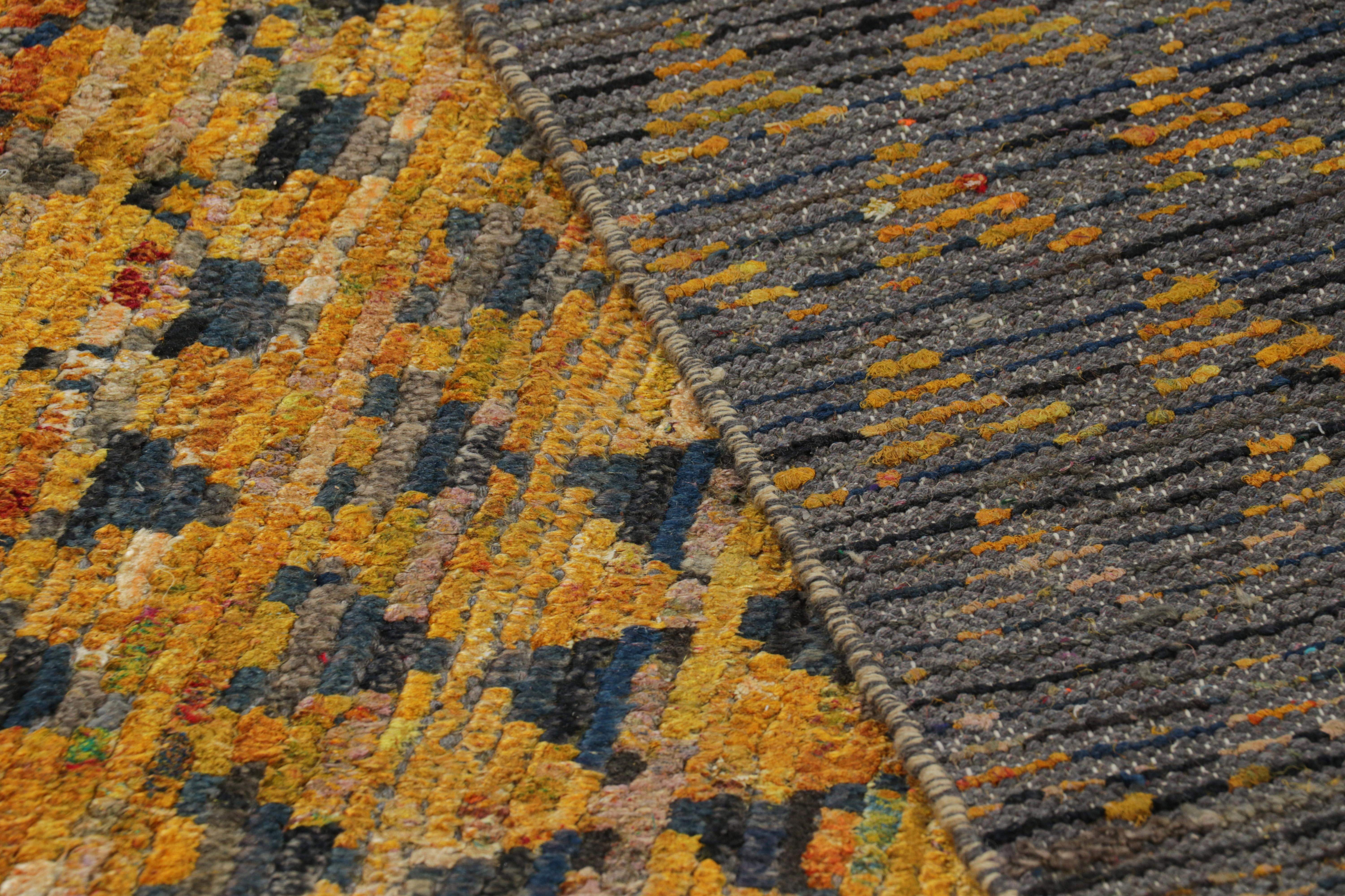 Wool Rug & Kilim’s Contemporary Rug with Gray and Gold Geometric Patterns For Sale