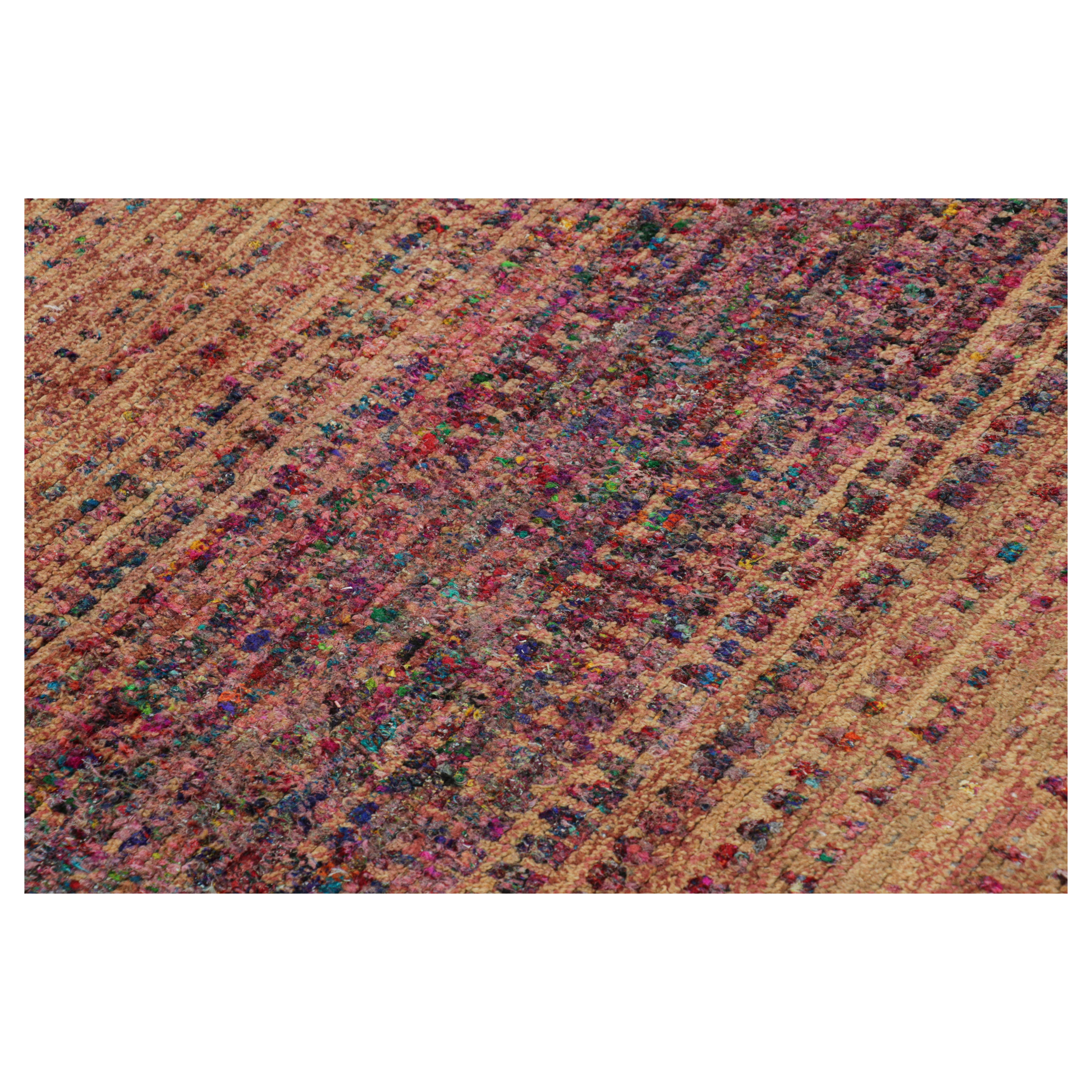 Annodato a mano in lana e seta, questo tappeto contemporaneo 6x9 è un'entusiasmante novità della collezione Rug & Kilim Contemporary, con un'impressionante gamma di colori e un'attenzione al movimento nel suo gioco unico di righe, striature e